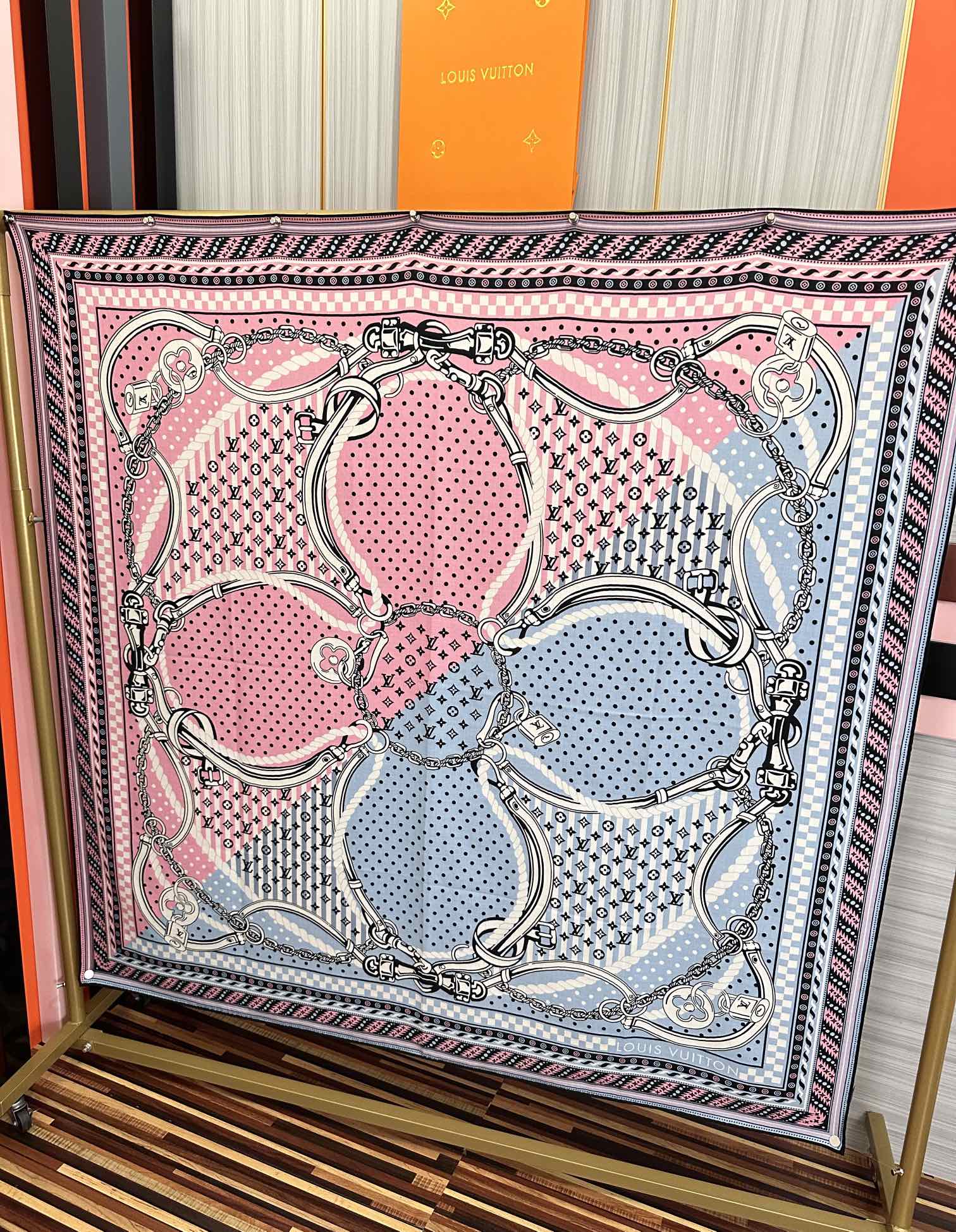 高品质 上新❤️LV 【双面同色】经典优雅礼物~气质到骨子里色新一季的面料超高级，真心超级柔软，丝丝顺滑