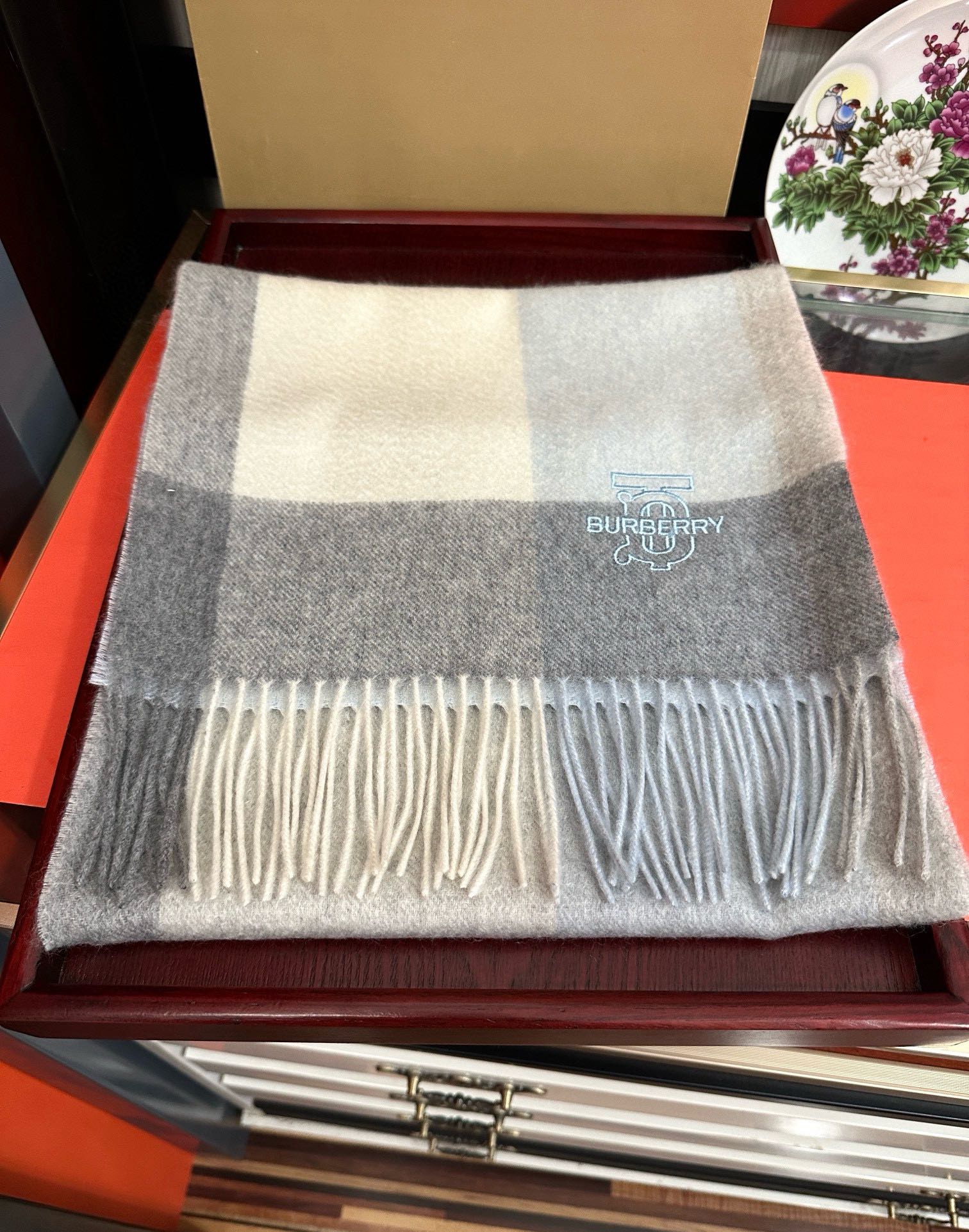 新款。85%山羊绒  2025 巴宝莉采用内蒙古顶级山羊绒，最新款男女通用情侣款👫重磅推荐💥 经典的格子