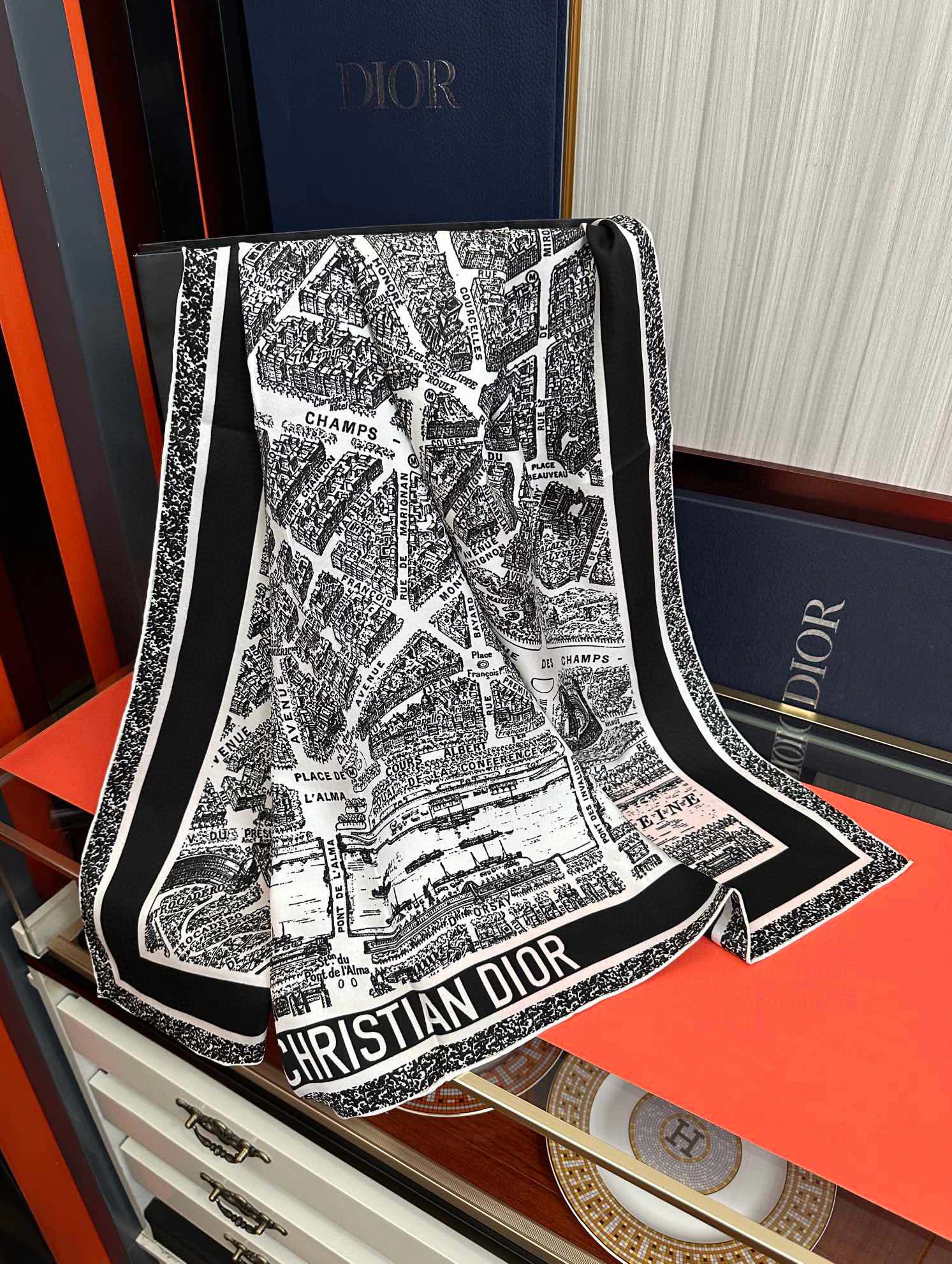 。新款 迪奥2025春夏季新款，【巴黎地图】太美了玫瑰买到都说好👍下手一定要快高端 大爱❤️女人尤物 货