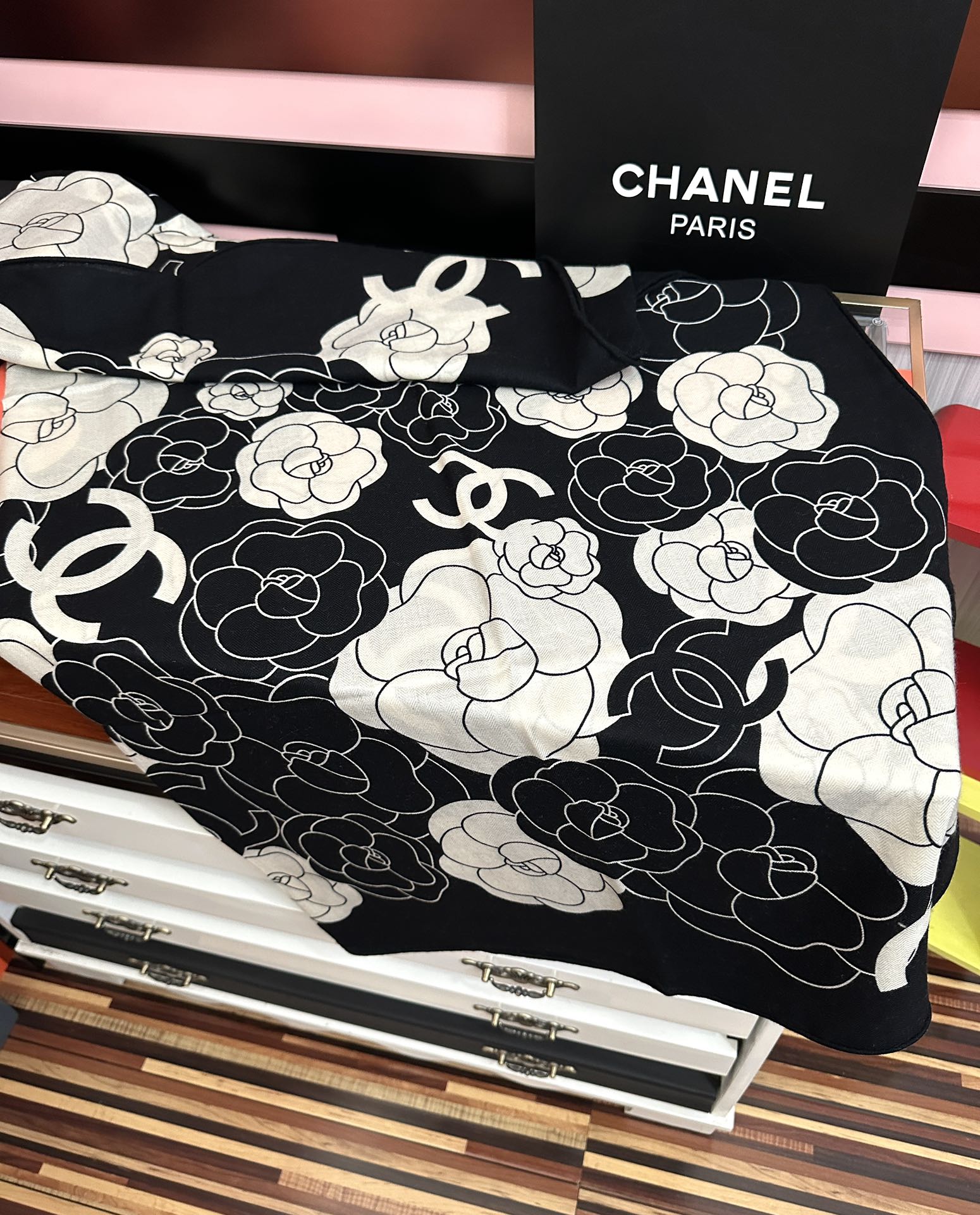 上新❤️2025 香奈儿 太美了 【双面同色】發经典茶花帽子🎩设计优雅风礼物~气质到骨子里色香奶奶新一季