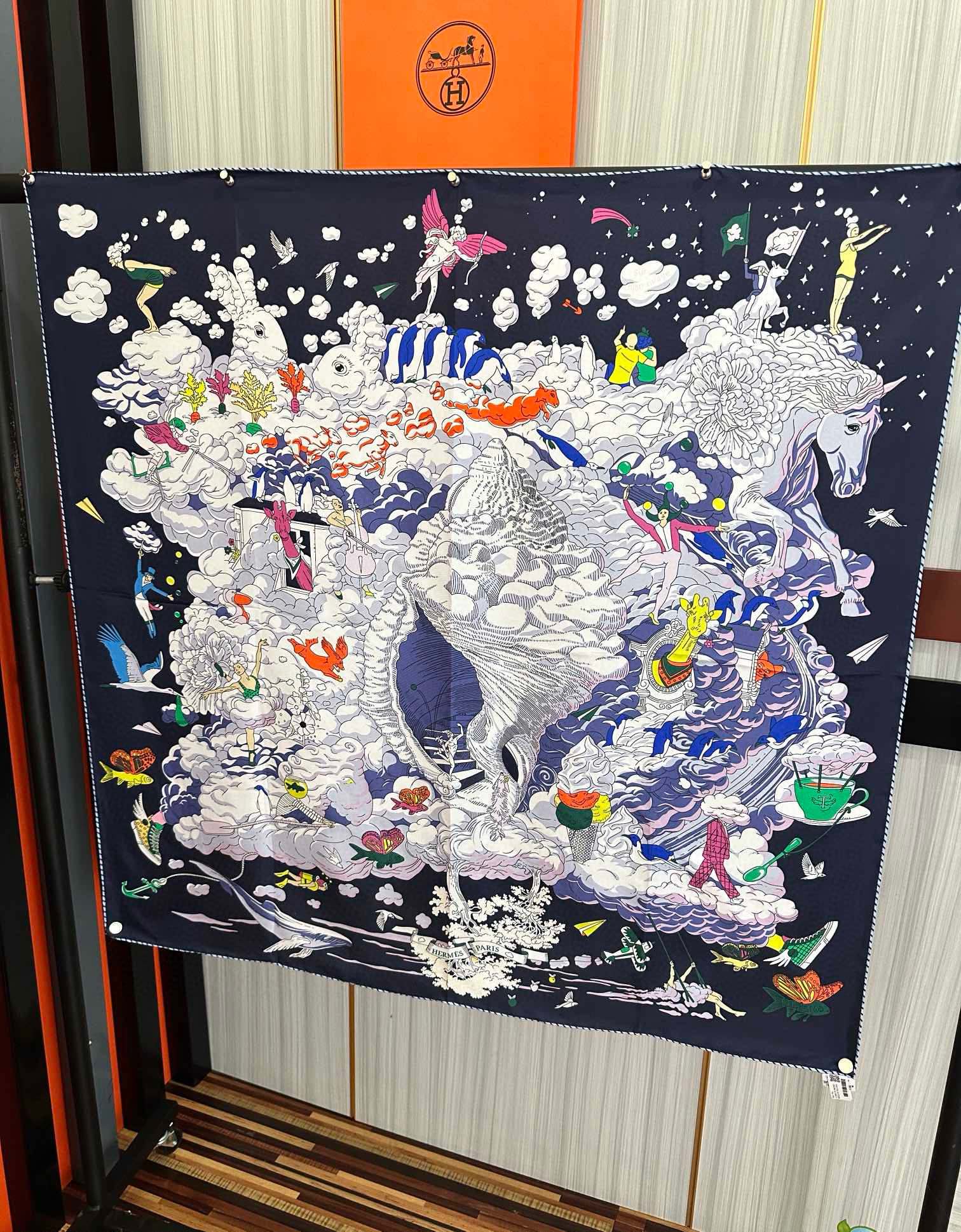  高版本2025𝐇𝐞𝐫𝐦𝐞𝐬 。《我的云间万象》设计犹如梦幻的邀约庆祝这条丝巾充满了童趣發富有想象👍带你