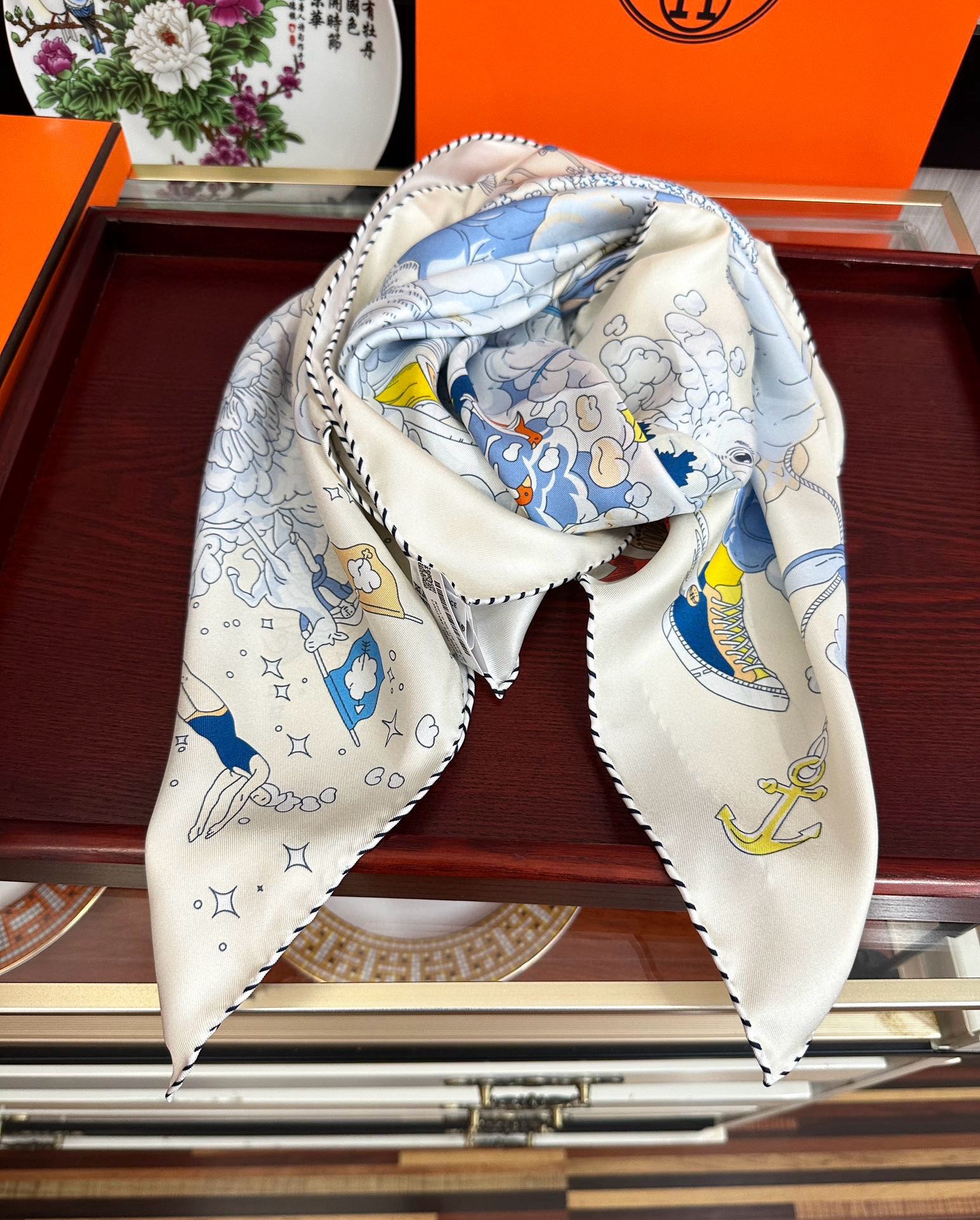  高版本2025𝐇𝐞𝐫𝐦𝐞𝐬 。《我的云间万象》设计犹如梦幻的邀约庆祝这条丝巾充满了童趣發富有想象👍带你