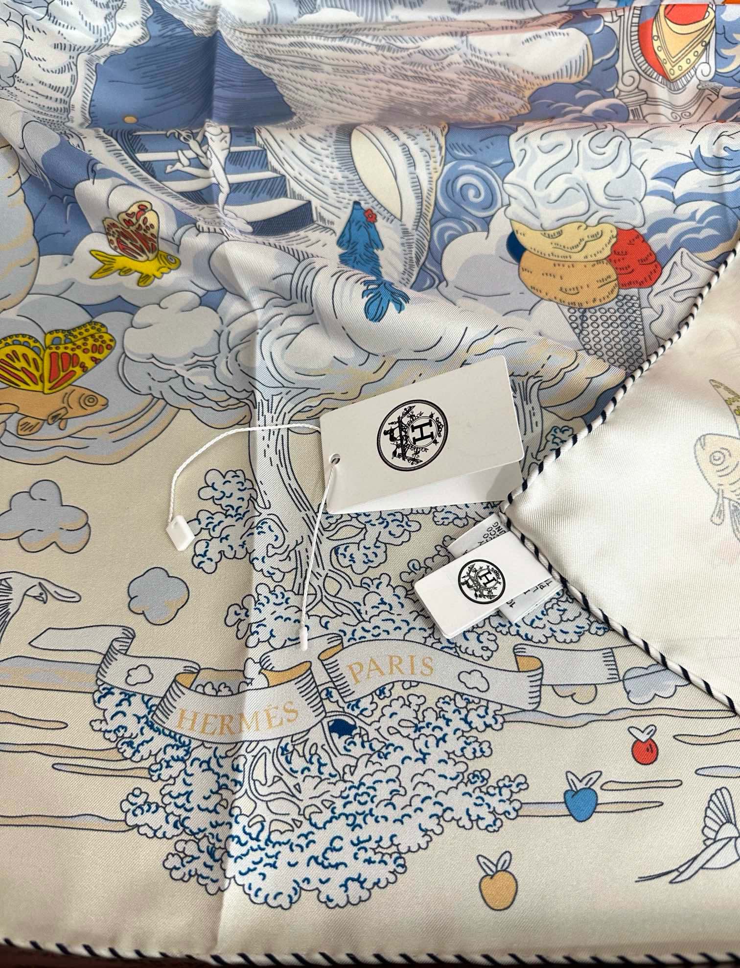  高版本2025𝐇𝐞𝐫𝐦𝐞𝐬 。《我的云间万象》设计犹如梦幻的邀约庆祝这条丝巾充满了童趣發富有想象👍带你