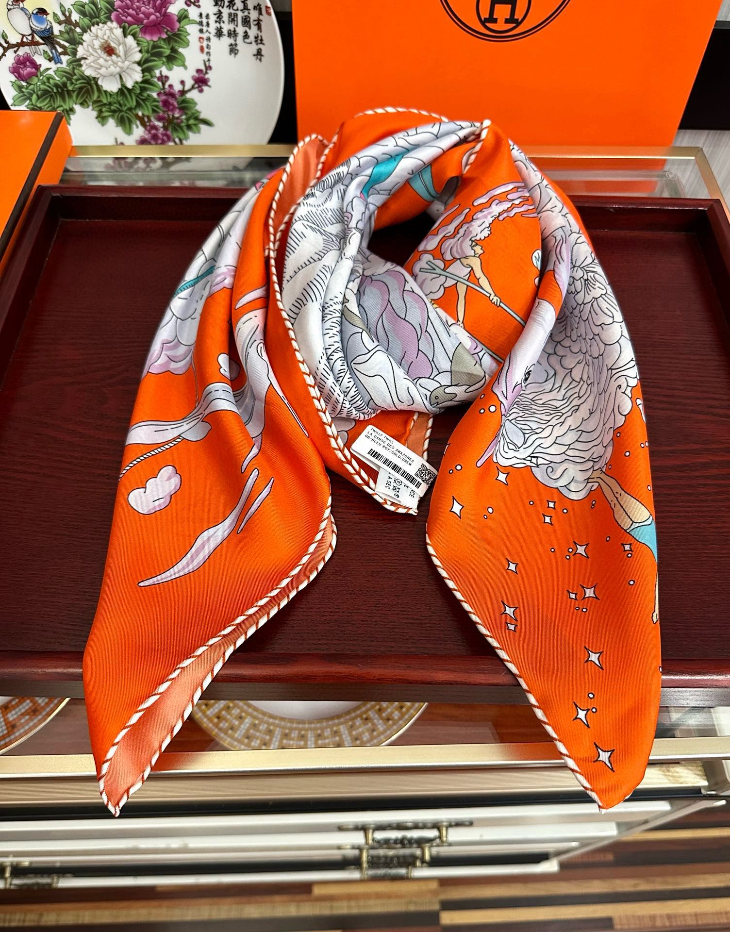  高版本2025𝐇𝐞𝐫𝐦𝐞𝐬 。《我的云间万象》设计犹如梦幻的邀约庆祝这条丝巾充满了童趣發富有想象👍带你