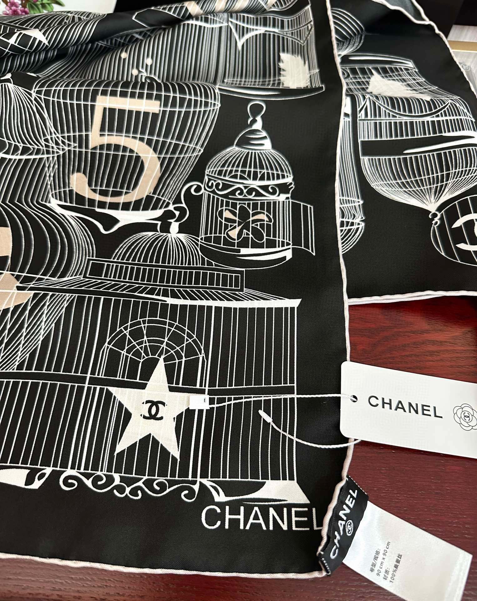 。2010最新款 香奈儿 顶级设计师 又一新款出货了庆祝靓女们必备款色太美了玫瑰上身效果非常美得意各种图