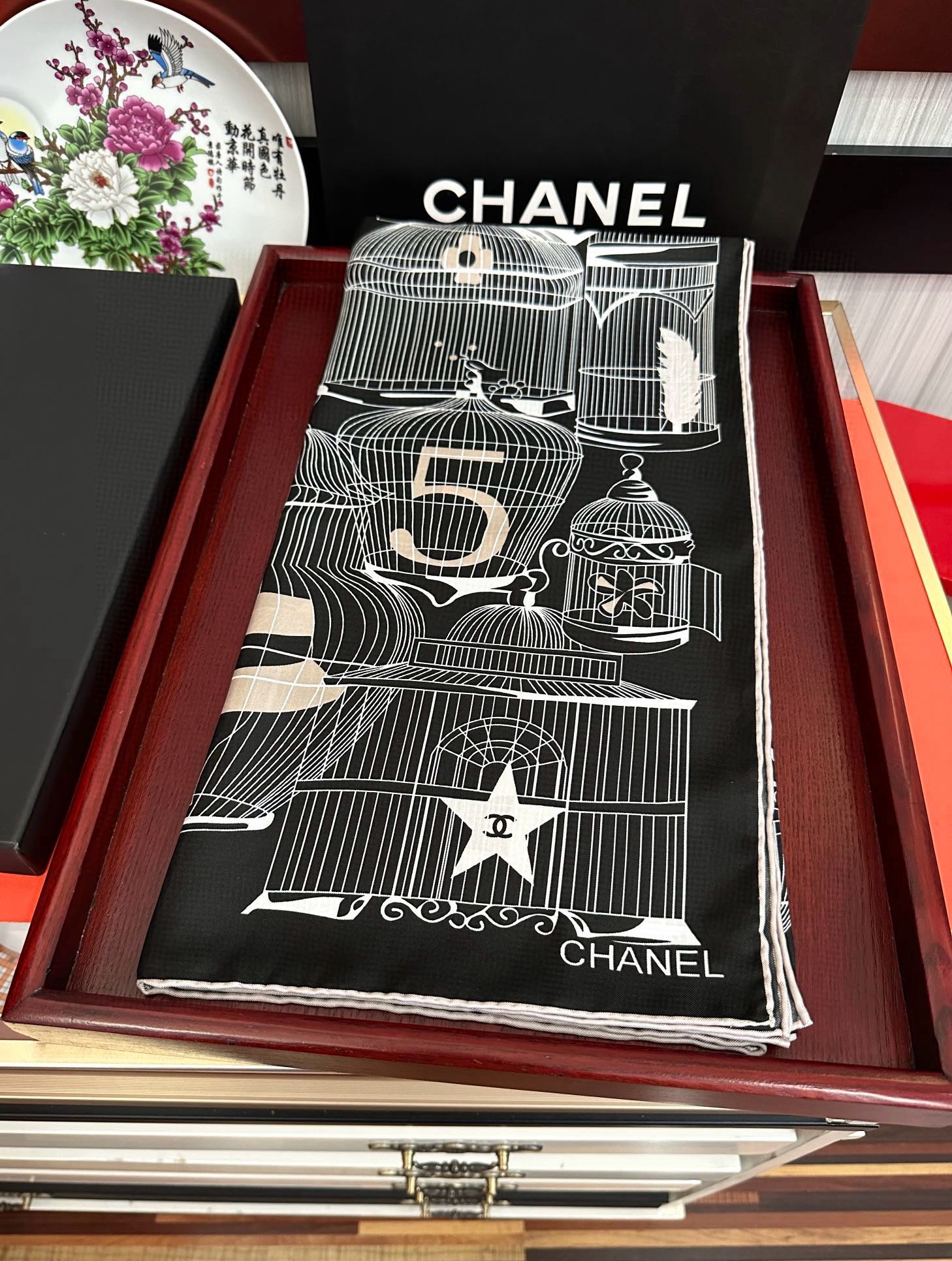 。2010最新款 香奈儿 顶级设计师 又一新款出货了庆祝靓女们必备款色太美了玫瑰上身效果非常美得意各种图