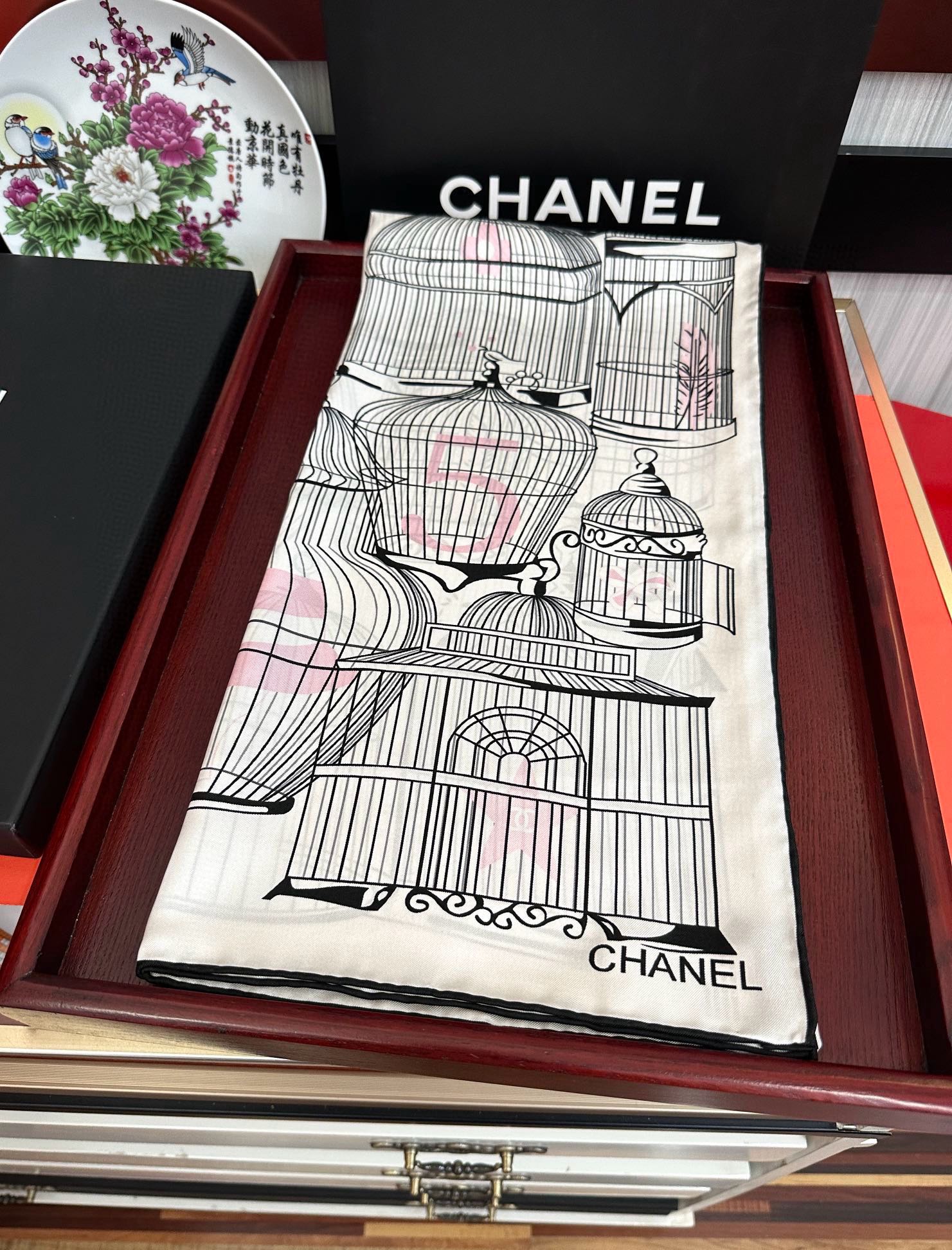 。2010最新款 香奈儿 顶级设计师 又一新款出货了庆祝靓女们必备款色太美了玫瑰上身效果非常美得意各种图