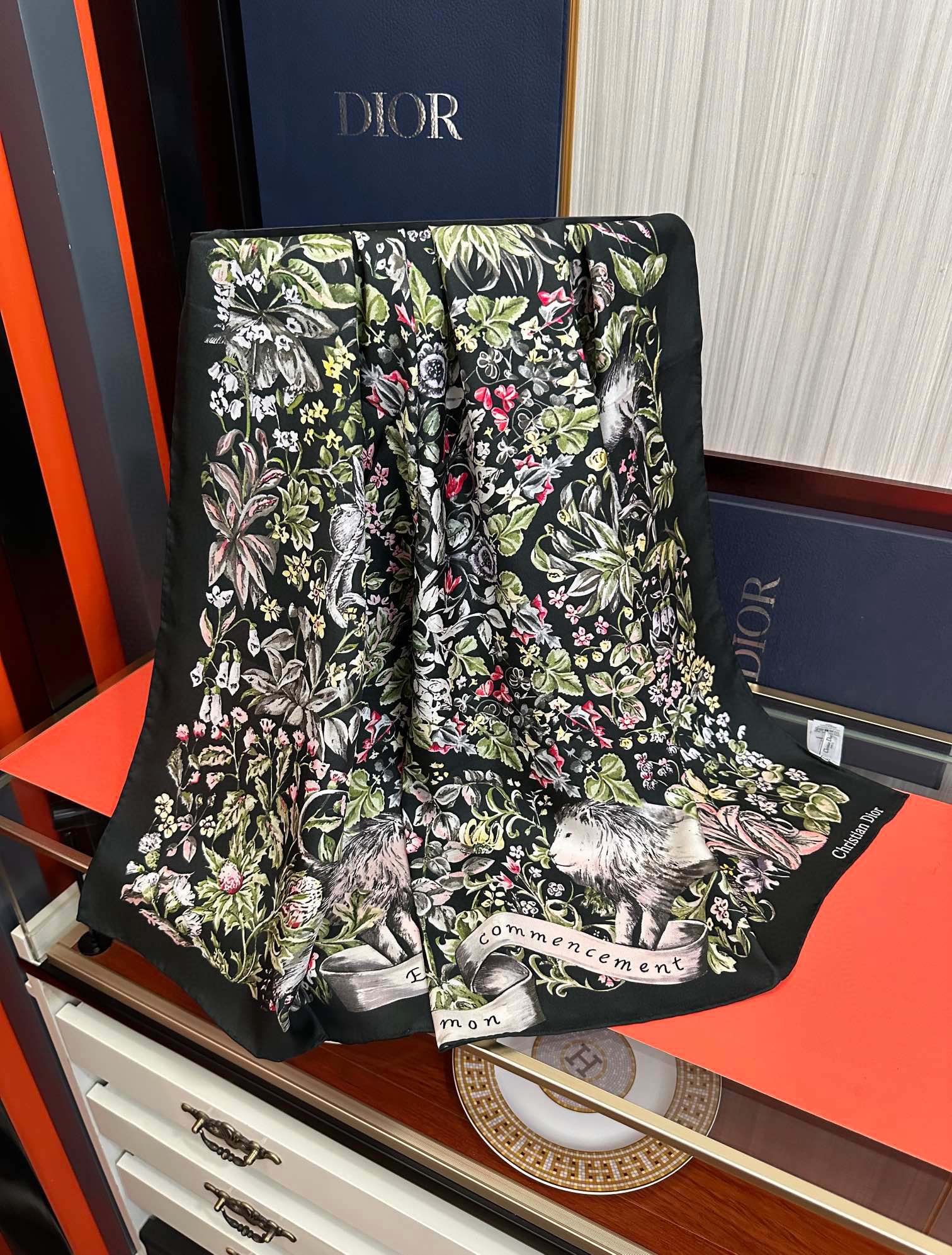 。新款 迪奥 官网同步 【花卉系列】太美了 2025春夏季新款，太美了玫瑰买到都说好👍下手一定要快高端 