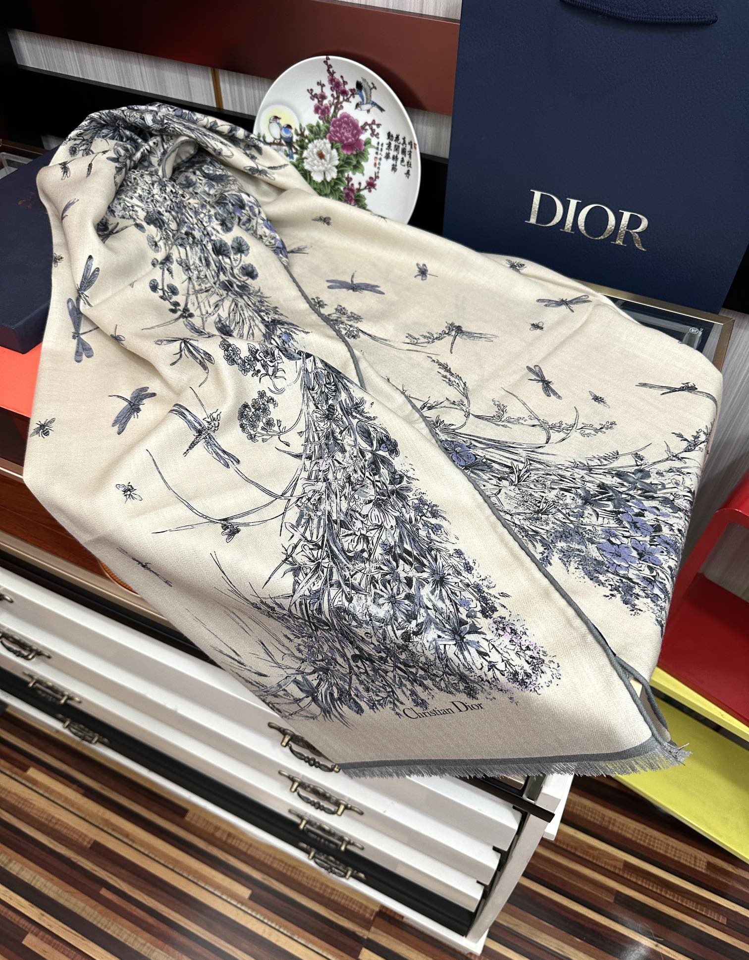 上新❤️迪奥。【双面同色】太美了吃瓜下手一定要快嘴唇四季都可以用勾引真心美的让人非常非上身效果简直美翻了