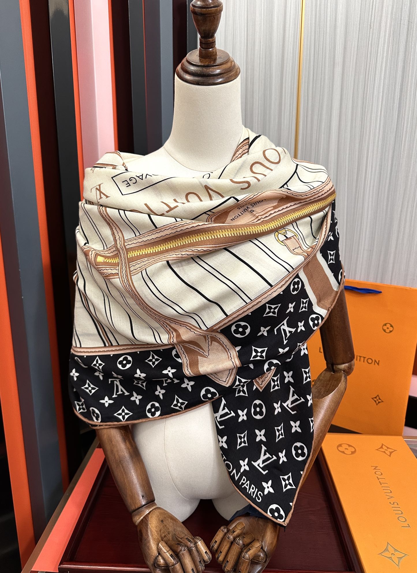 新款❤️LV  2025【双面同色】经典优雅礼物~气质到骨子里色新一季的面料超高级，真心超级柔软，丝丝顺