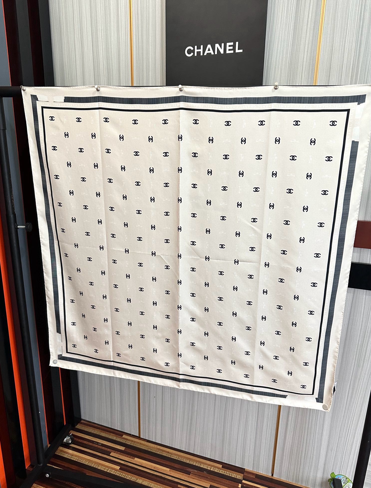 新款發CHANEL 官网同步【双面同色蝴蝶结🎀】18姆米 2025新品方巾必须征服它今年丝巾的戴法色一下