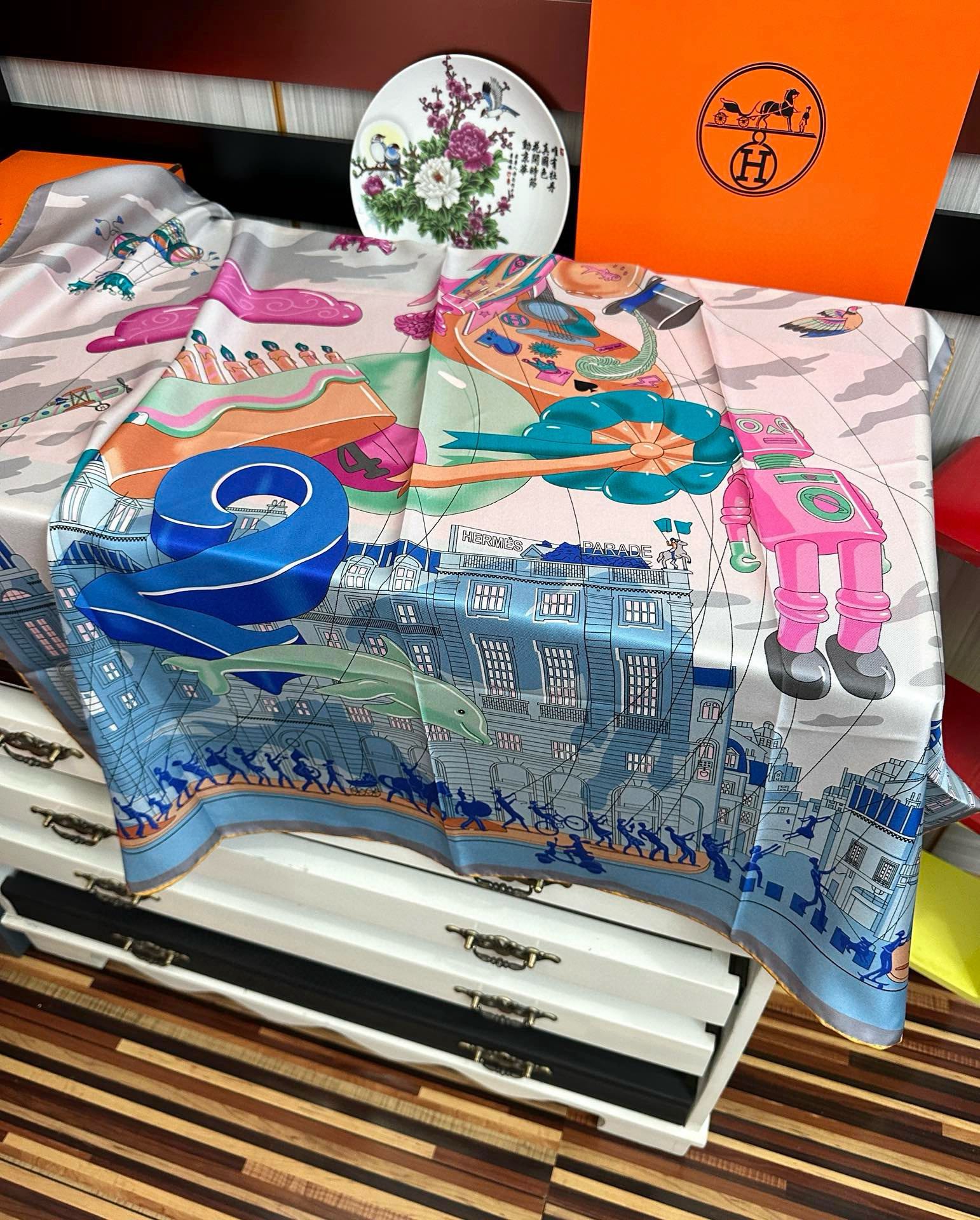 高版本。HERMES 2025官网同步 【爱马仕巡游】太阳精致卷边嘴唇品质感很显好得意好搭到上瘾的丝巾色