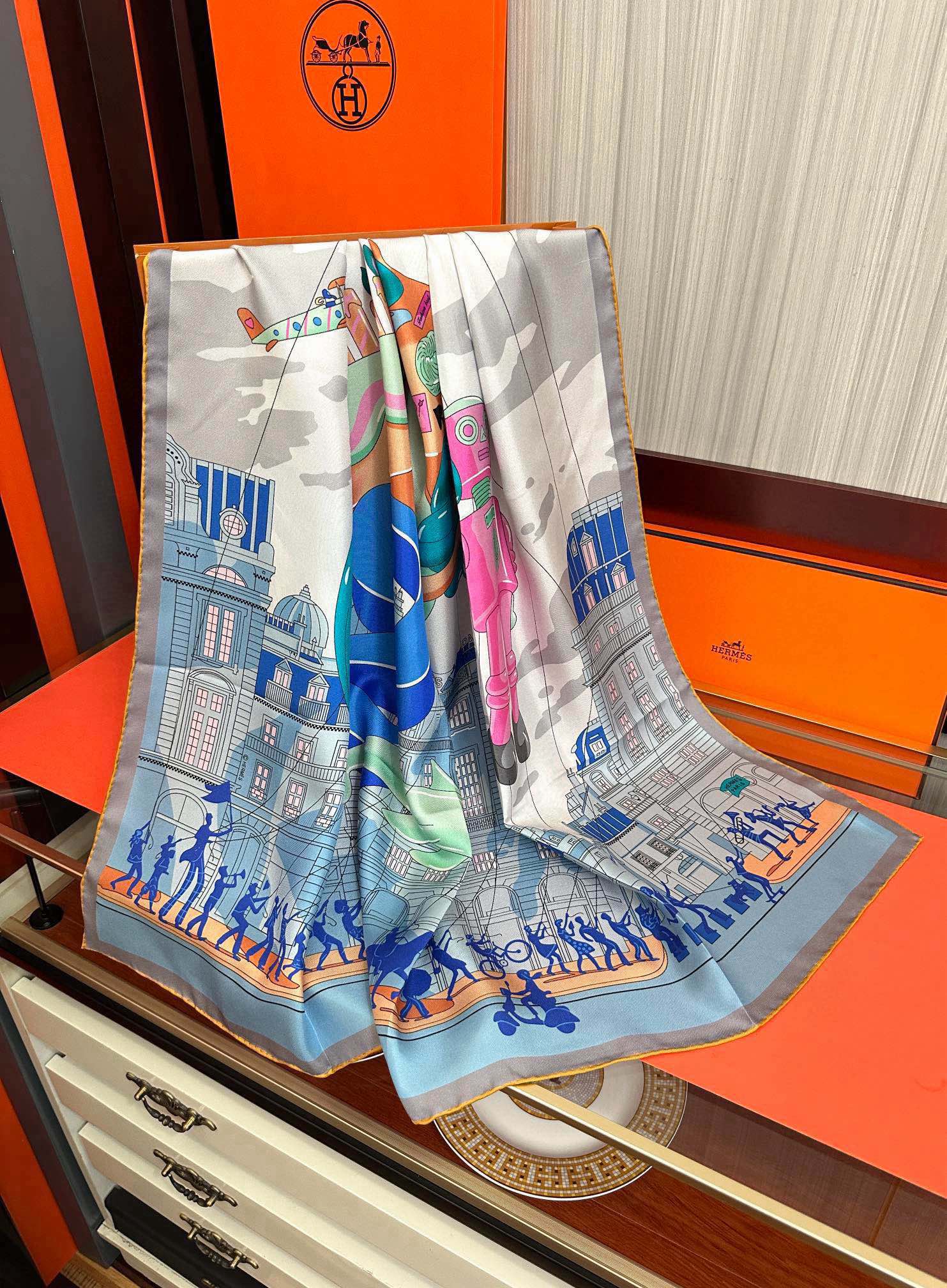 高版本。HERMES 2025官网同步 【爱马仕巡游】太阳精致卷边嘴唇品质感很显好得意好搭到上瘾的丝巾色