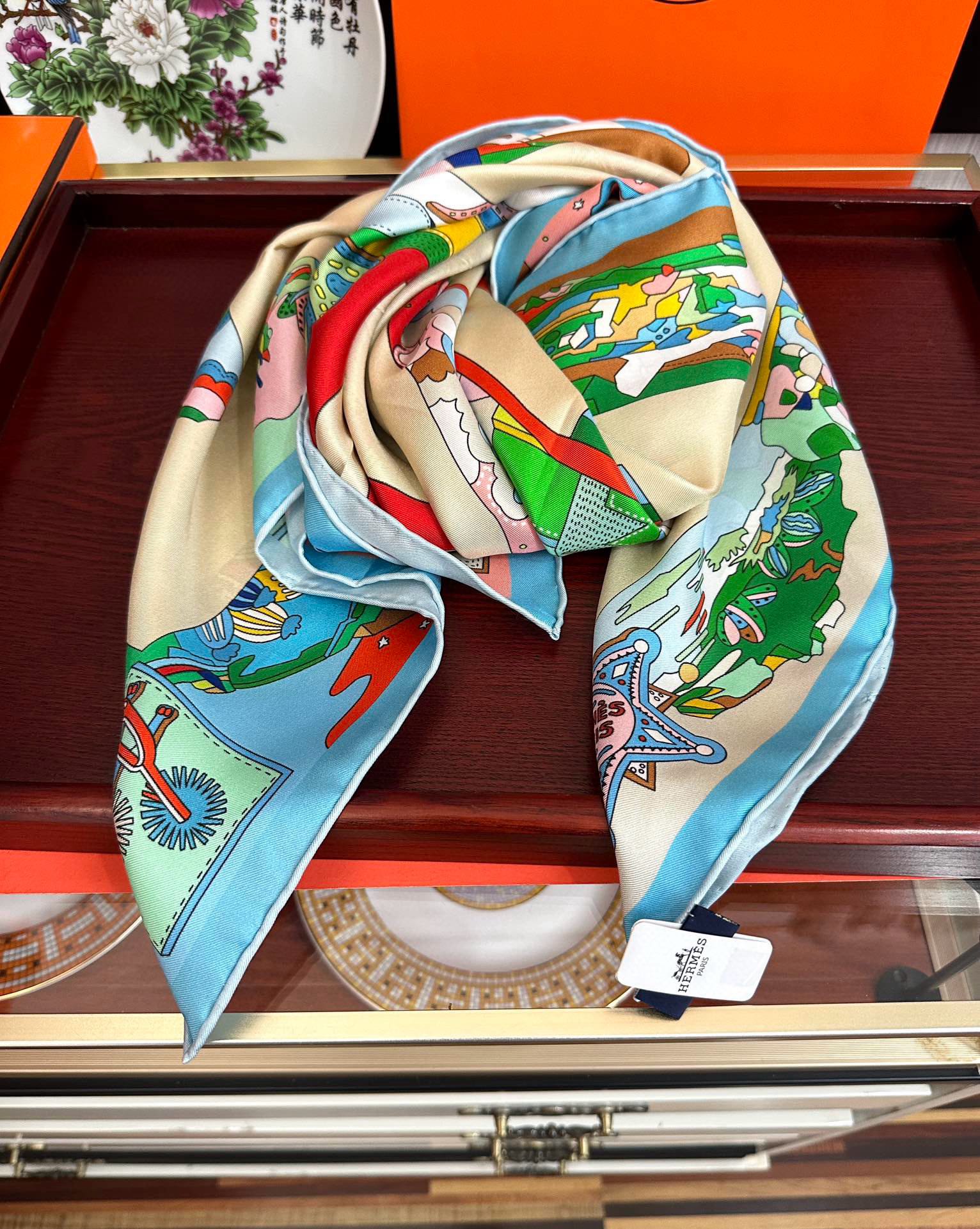 高版本2025 。HERMES 重磅庆祝女士小姐姐们必备款方巾嘴唇精简时髦，太美了發品质感很显好得意好搭