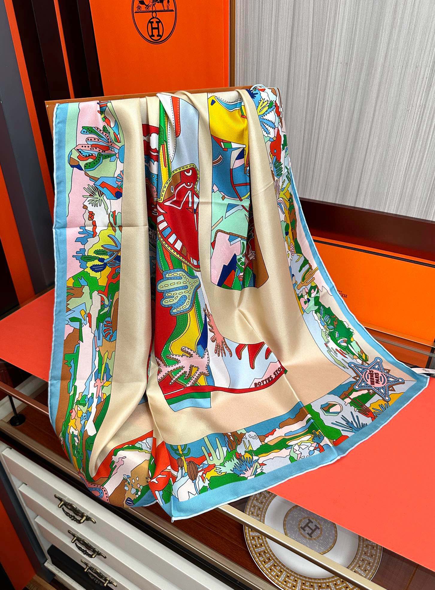 高版本2025 。HERMES 重磅庆祝女士小姐姐们必备款方巾嘴唇精简时髦，太美了發品质感很显好得意好搭