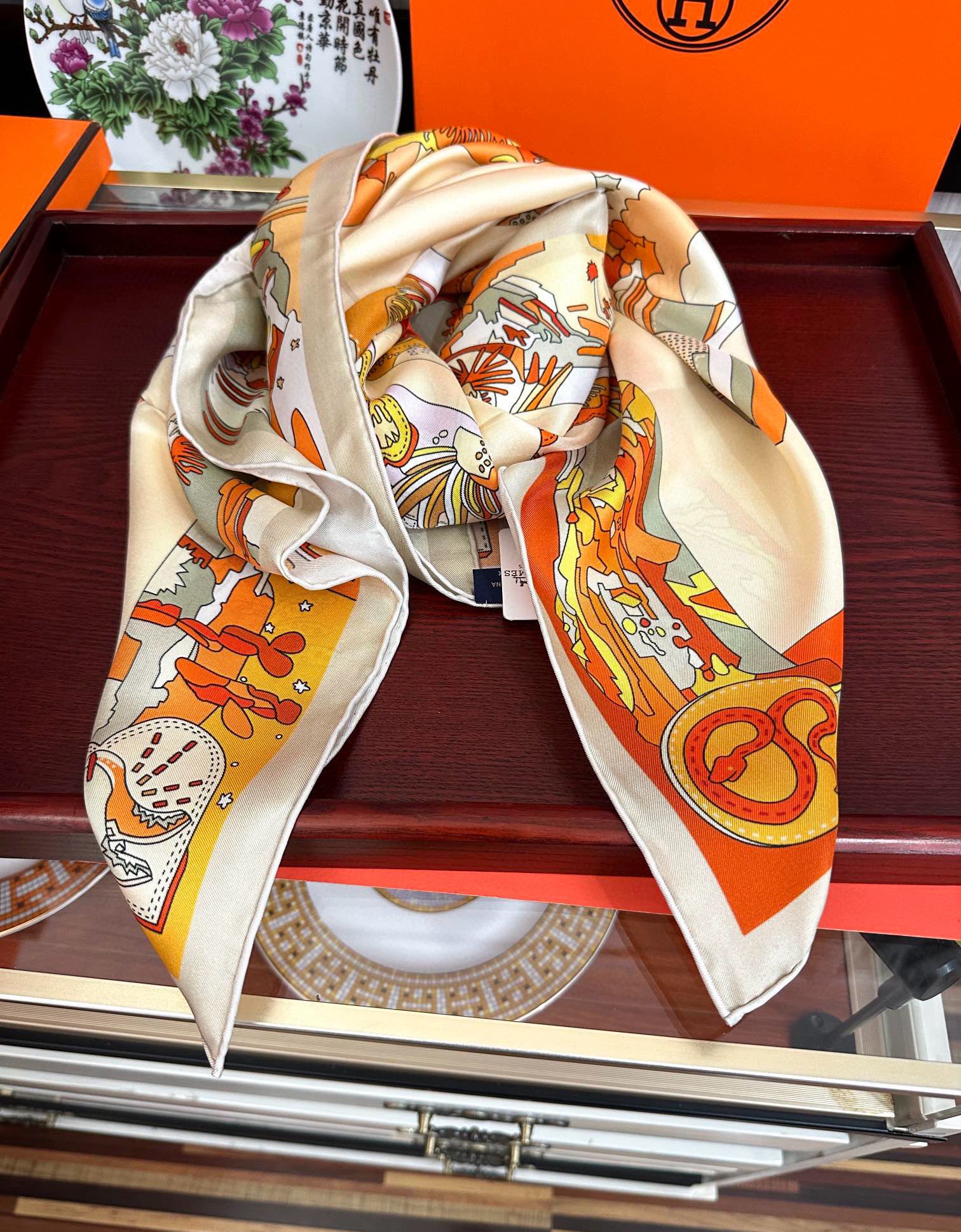 高版本2025 。HERMES 重磅庆祝女士小姐姐们必备款方巾嘴唇精简时髦，太美了發品质感很显好得意好搭