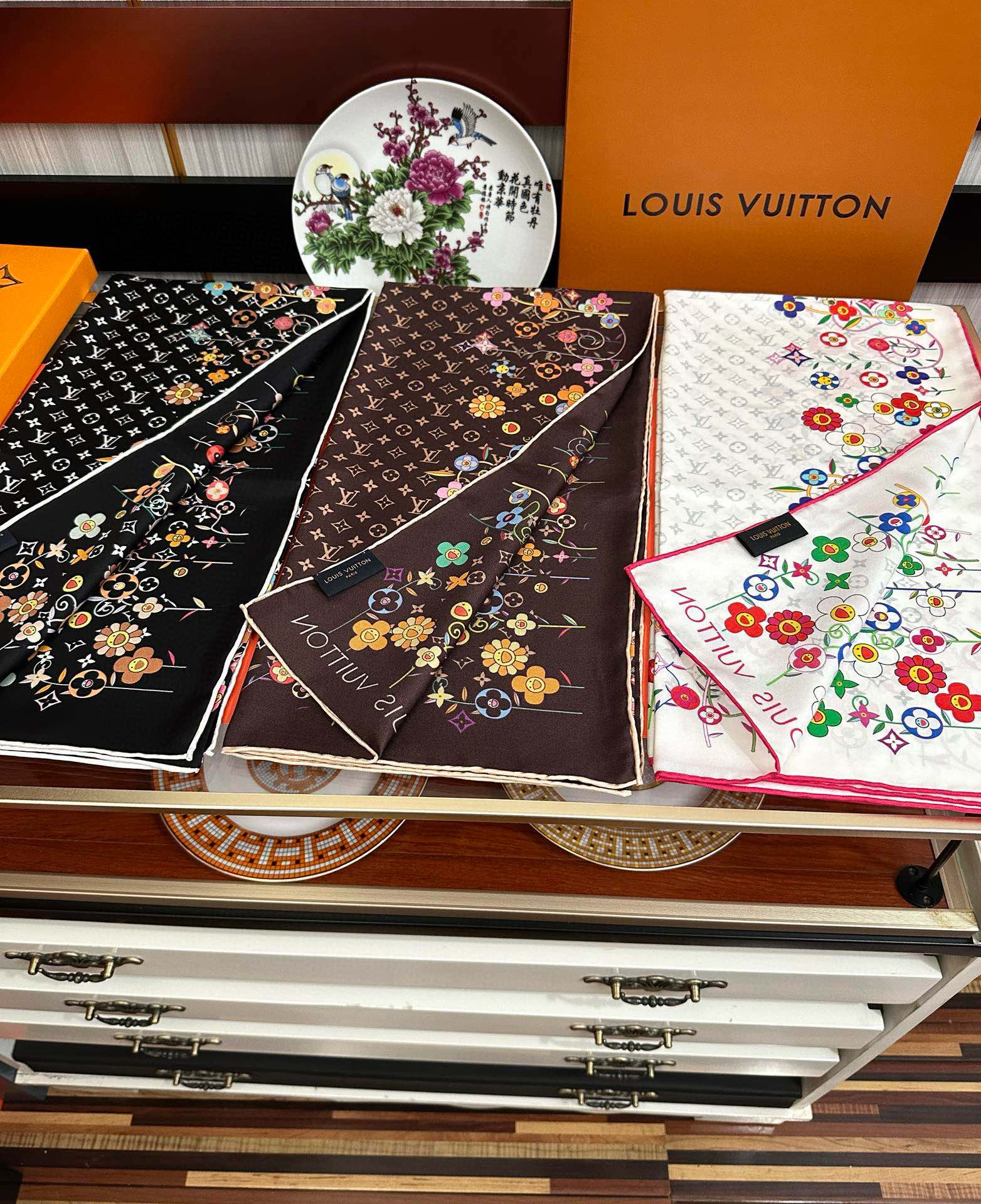 。高版本LV官网同步【双面同色】庆祝2025最新款“L家”通过别致的经典色彩向原创设计致敬太阳作品未经重