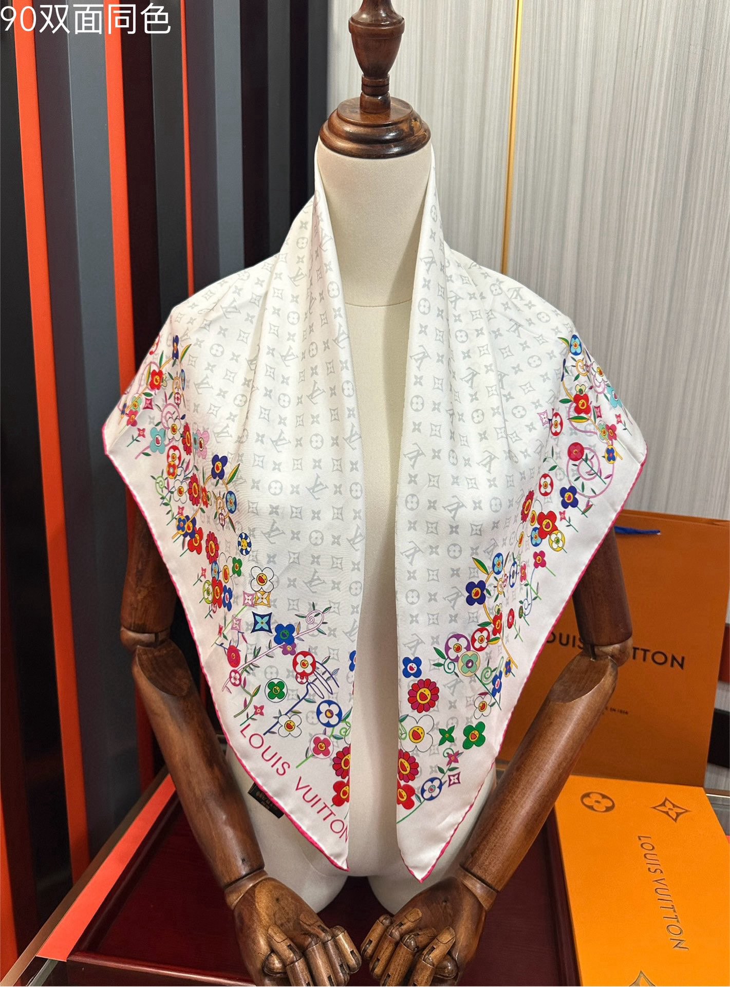 。高版本LV官网同步【双面同色】庆祝2025最新款“L家”通过别致的经典色彩向原创设计致敬太阳作品未经重