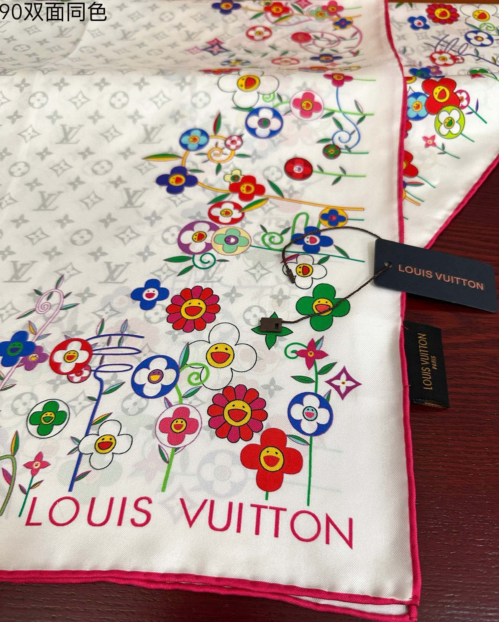 。高版本LV官网同步【双面同色】庆祝2025最新款“L家”通过别致的经典色彩向原创设计致敬太阳作品未经重