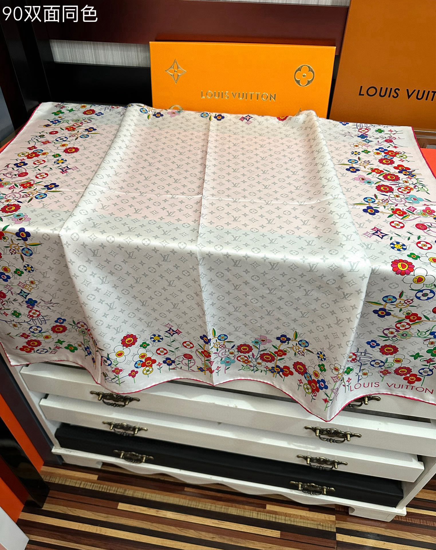 。高版本LV官网同步【双面同色】庆祝2025最新款“L家”通过别致的经典色彩向原创设计致敬太阳作品未经重