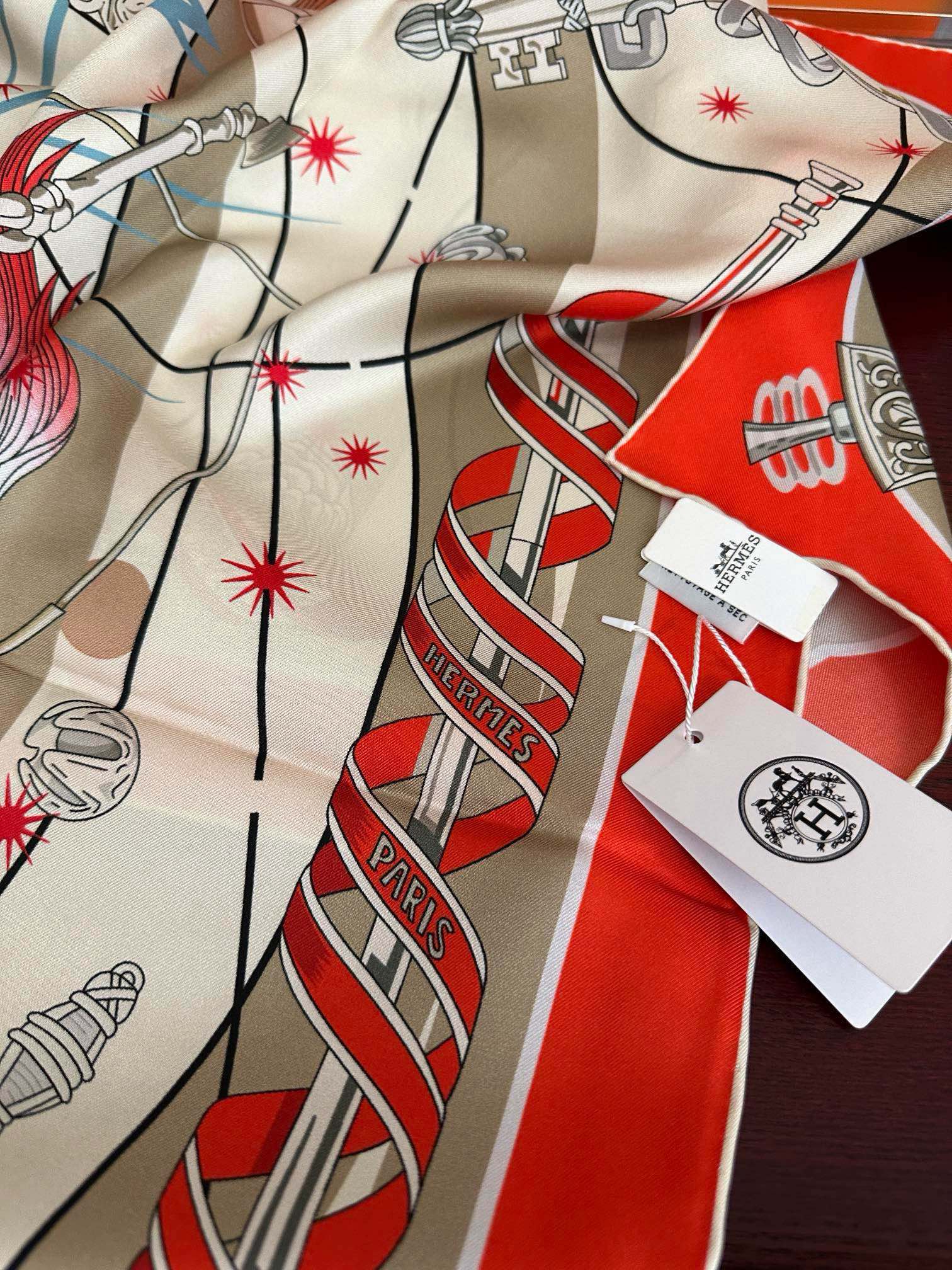 高版本。2010爱马仕【星辰合唱曲】90典藏方巾通过别致的经典色彩向原创设计致敬太阳作品未经重新诠释或设