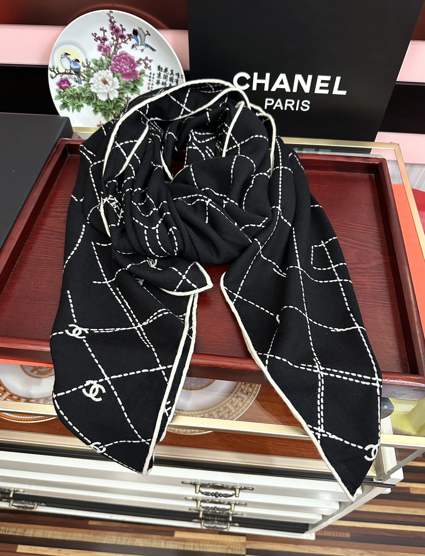 新款。香奈儿 【双面同色】永远经典双C优雅Coco风礼物~气质到骨子里色香奶奶新一季的面料超高级，真心超