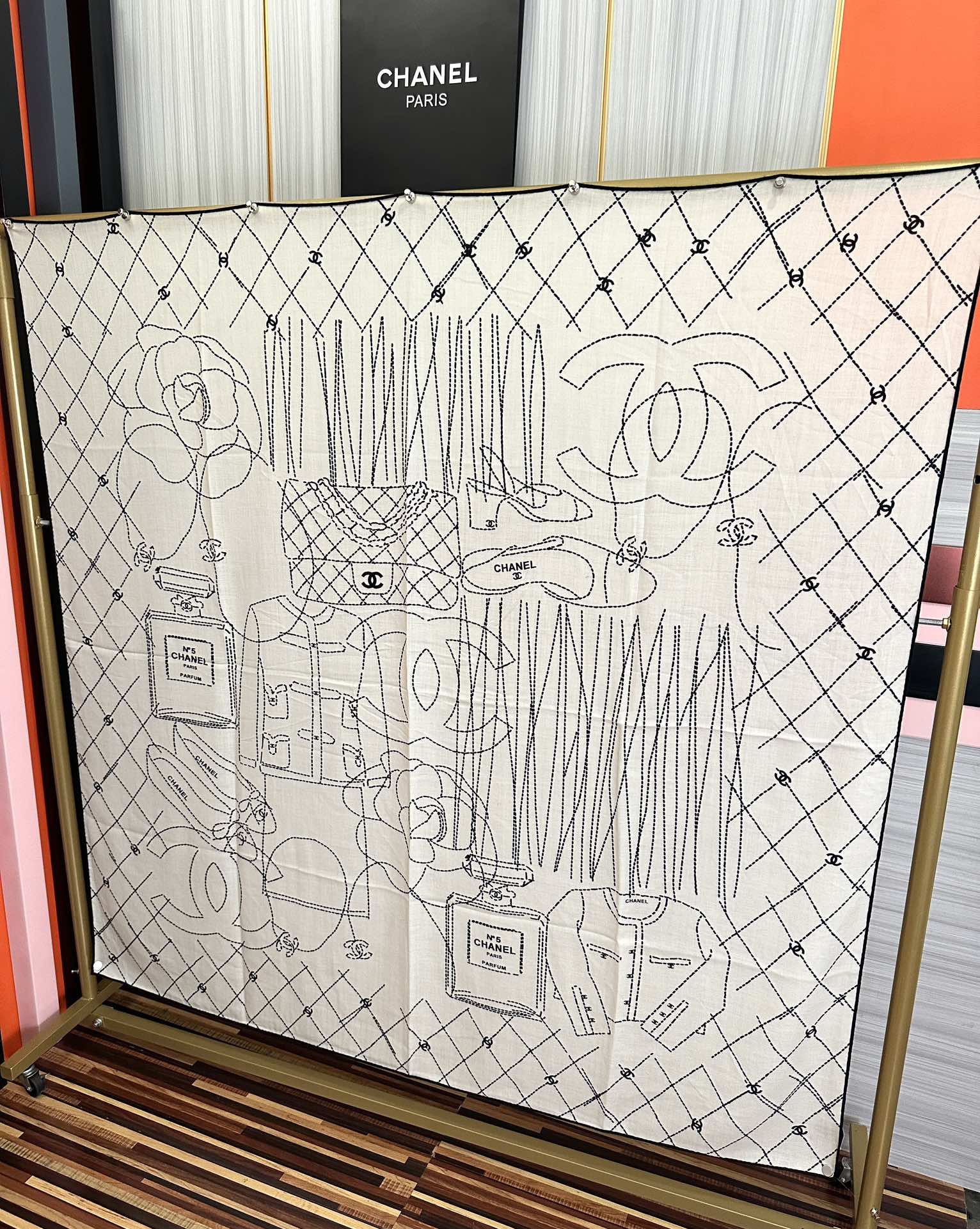 新款。香奈儿 【双面同色】永远经典双C优雅Coco风礼物~气质到骨子里色香奶奶新一季的面料超高级，真心超