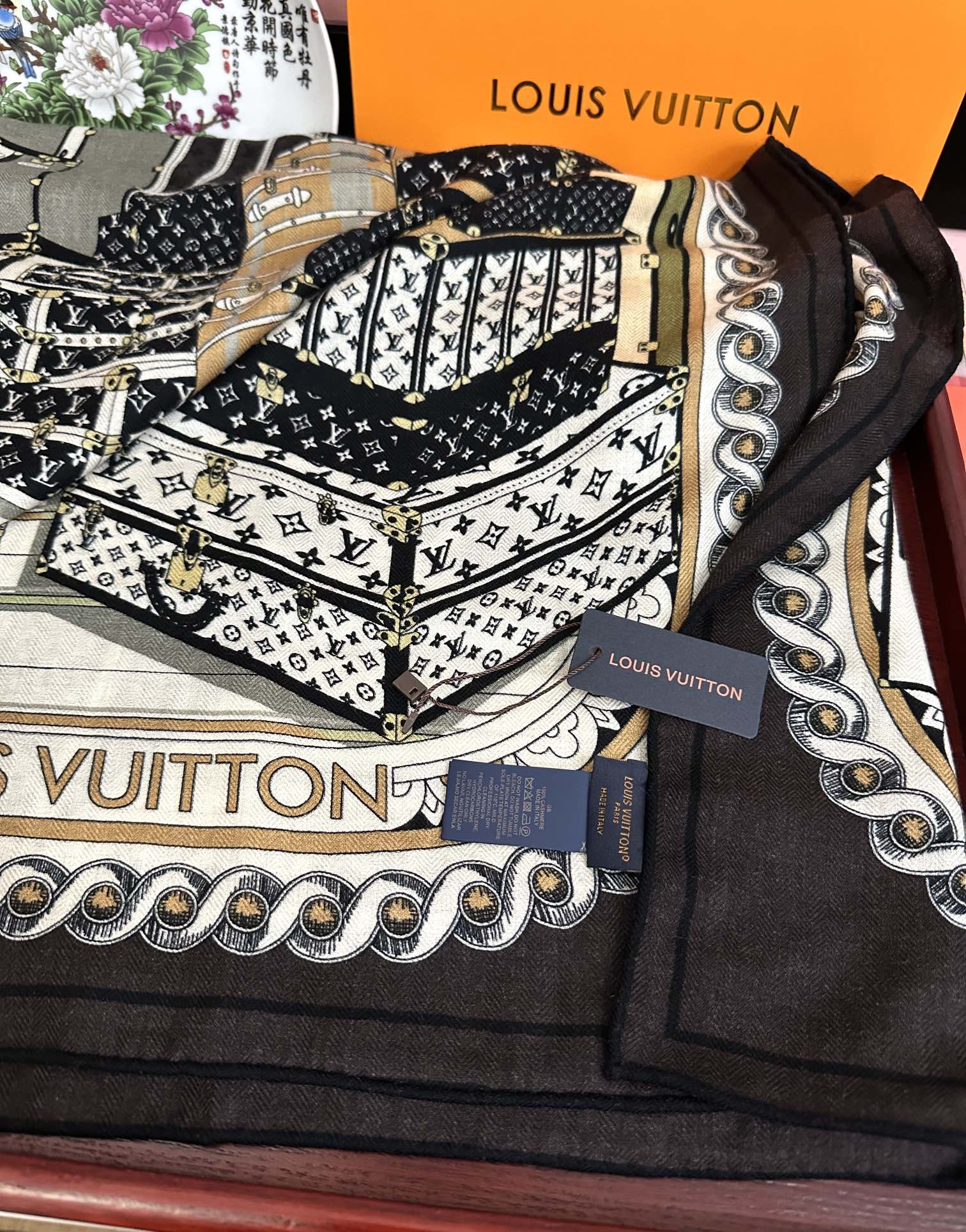 ❤️LV 【双面同色】经典优雅礼物~气质到骨子里色新一季的面料超高级，真心超级柔软，丝丝顺滑太阳韧性很强