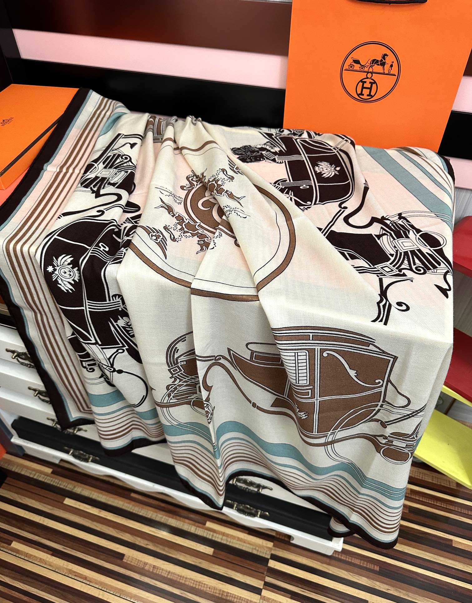 上新❤️爱马仕2025经典优雅礼物~气质到骨子里色新一季的面料超高级，真心超级柔软，丝丝顺滑太阳韧性很强