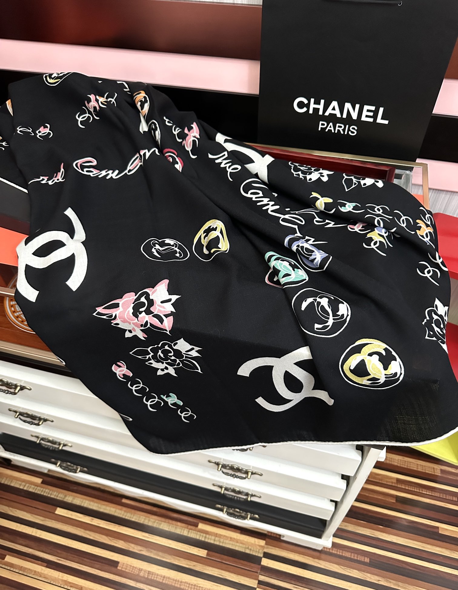 上新❤️ 2025香奈儿 太美了 【双面同色】發经典设计优雅风礼物~气质到骨子里色香奶奶新一季的面料超高