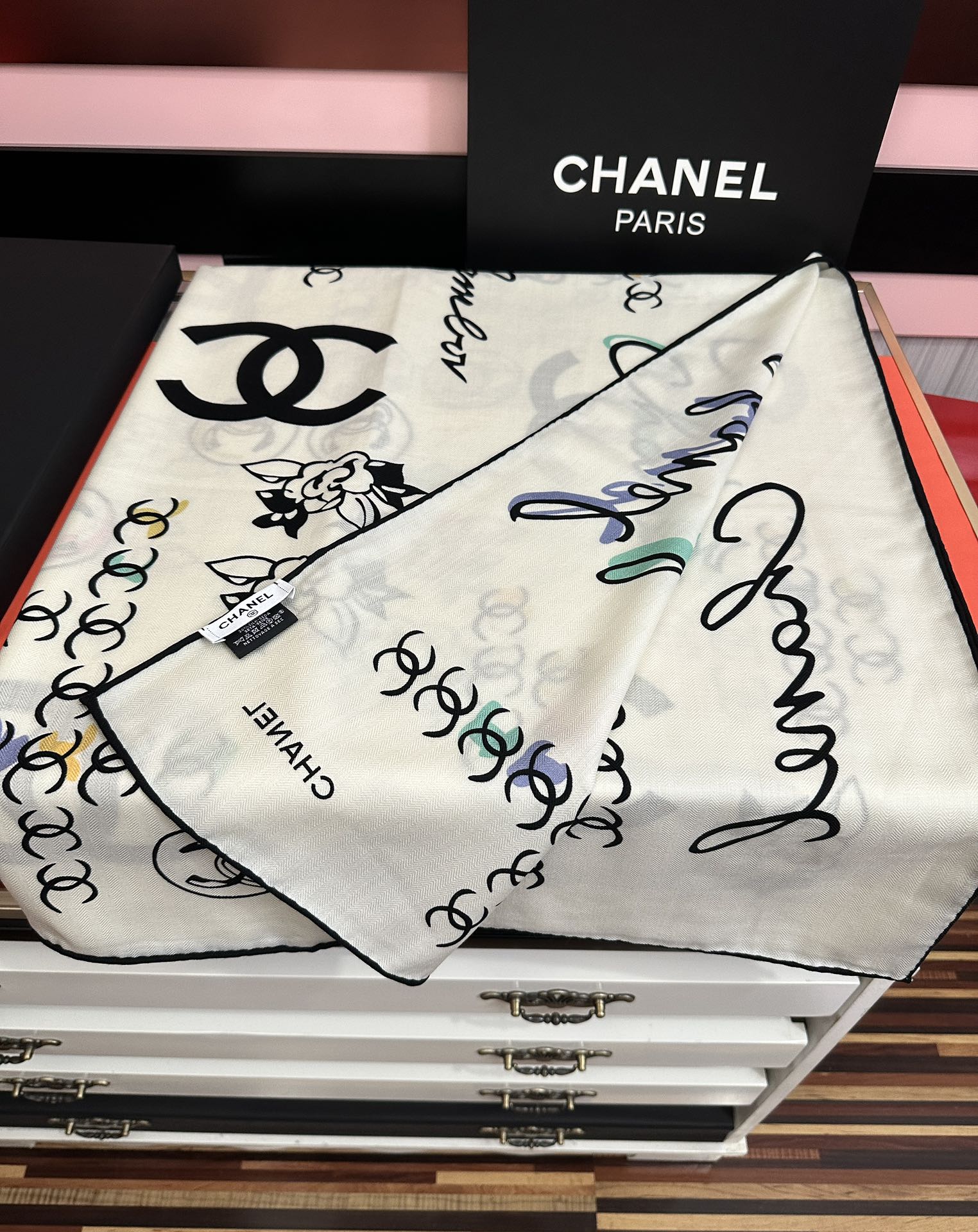 上新❤️ 2025香奈儿 太美了 【双面同色】發经典设计优雅风礼物~气质到骨子里色香奶奶新一季的面料超高