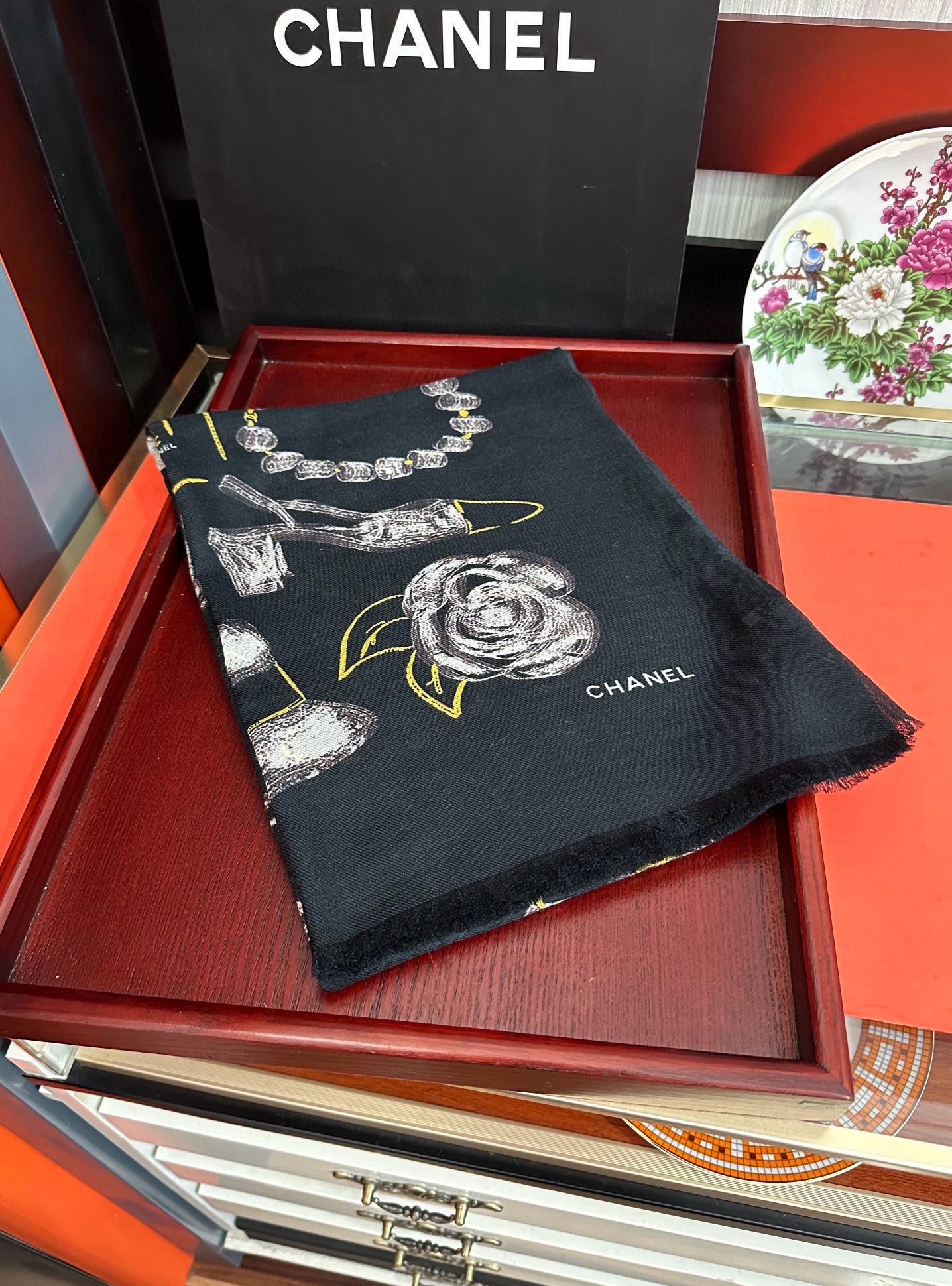 上新 小香 2025 新款真心赞👍【羊绒绒长巾】😘💍实物真心美 🎀披肩配以印花💓💃🏻无论设计喷绘都是非常