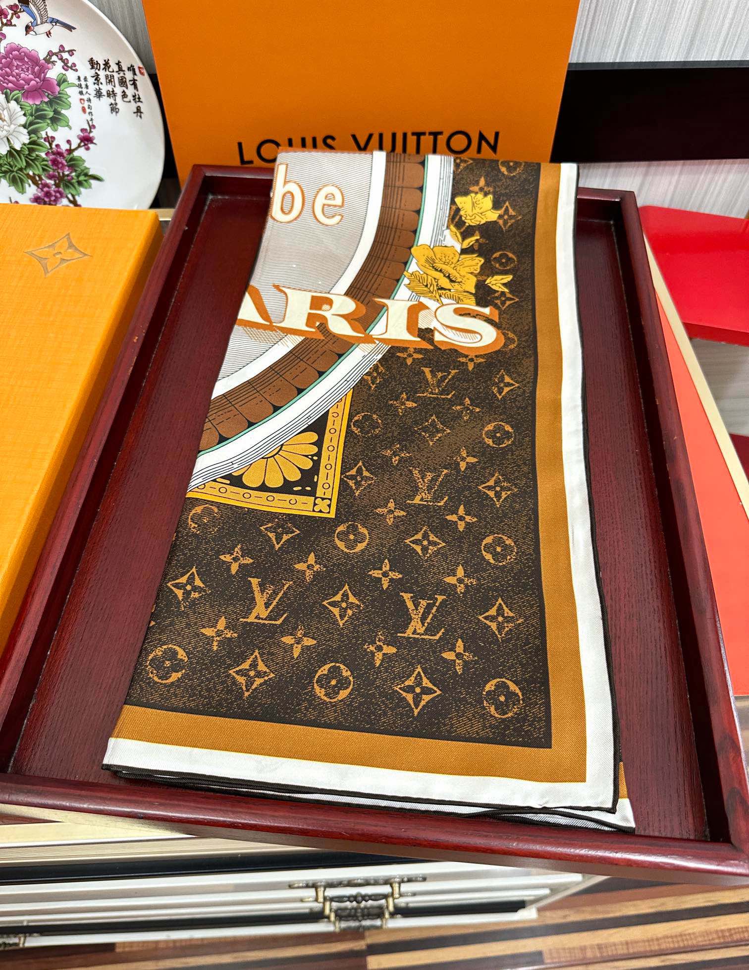 💖Lv家🌟2025【经典款式】真丝方巾👍【高端 大爱❤️女人尤物 】货极少 四季都可以用‼️真心美的让人