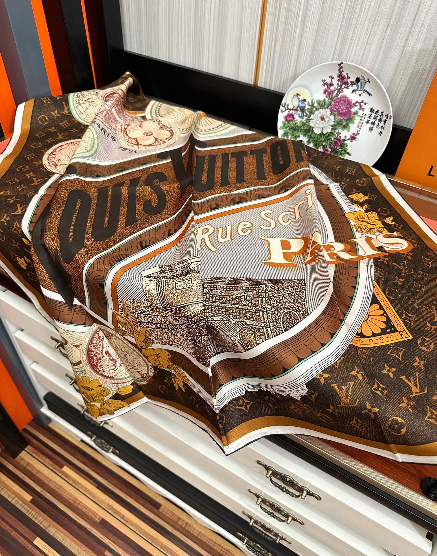 💖Lv家🌟2025【经典款式】真丝方巾👍【高端 大爱❤️女人尤物 】货极少 四季都可以用‼️真心美的让人