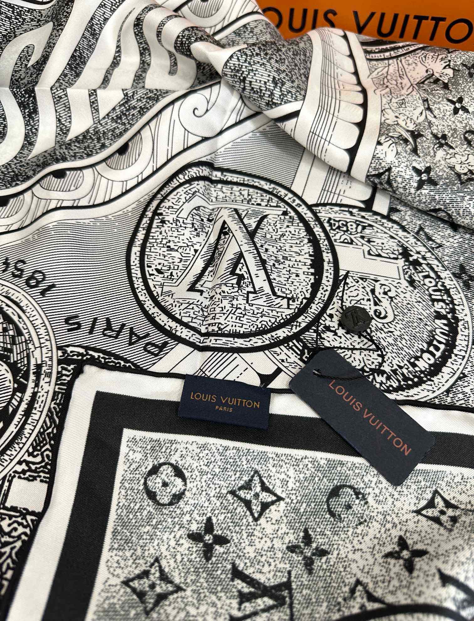 💖Lv家🌟2025【经典款式】真丝方巾👍【高端 大爱❤️女人尤物 】货极少 四季都可以用‼️真心美的让人