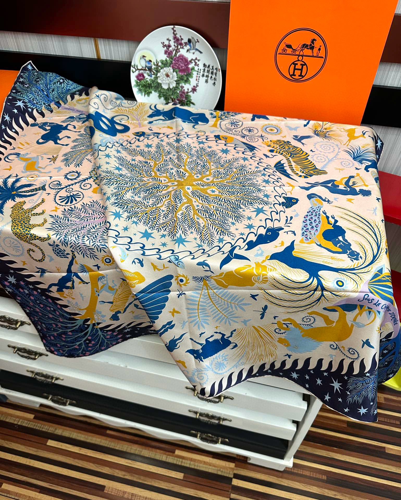 。高品质。H家2025新款【大自然动物图】大爱❤️女人尤物 货极少 四季都可以用‼️真心美的让人非常非常