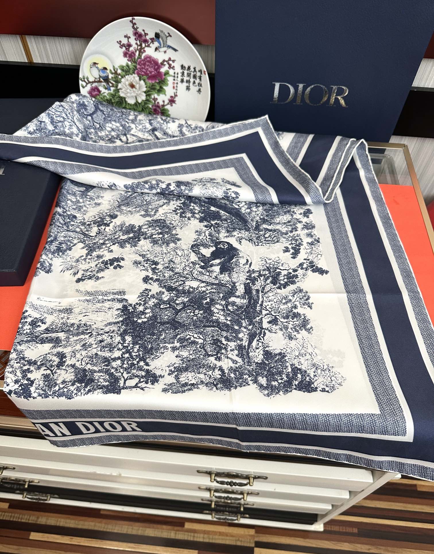 。双面同色 香奈儿18姆米 高版本👍香奶奶永远都是比较经典發一条印有字母Logo交织图案巧妙搭配得意简直