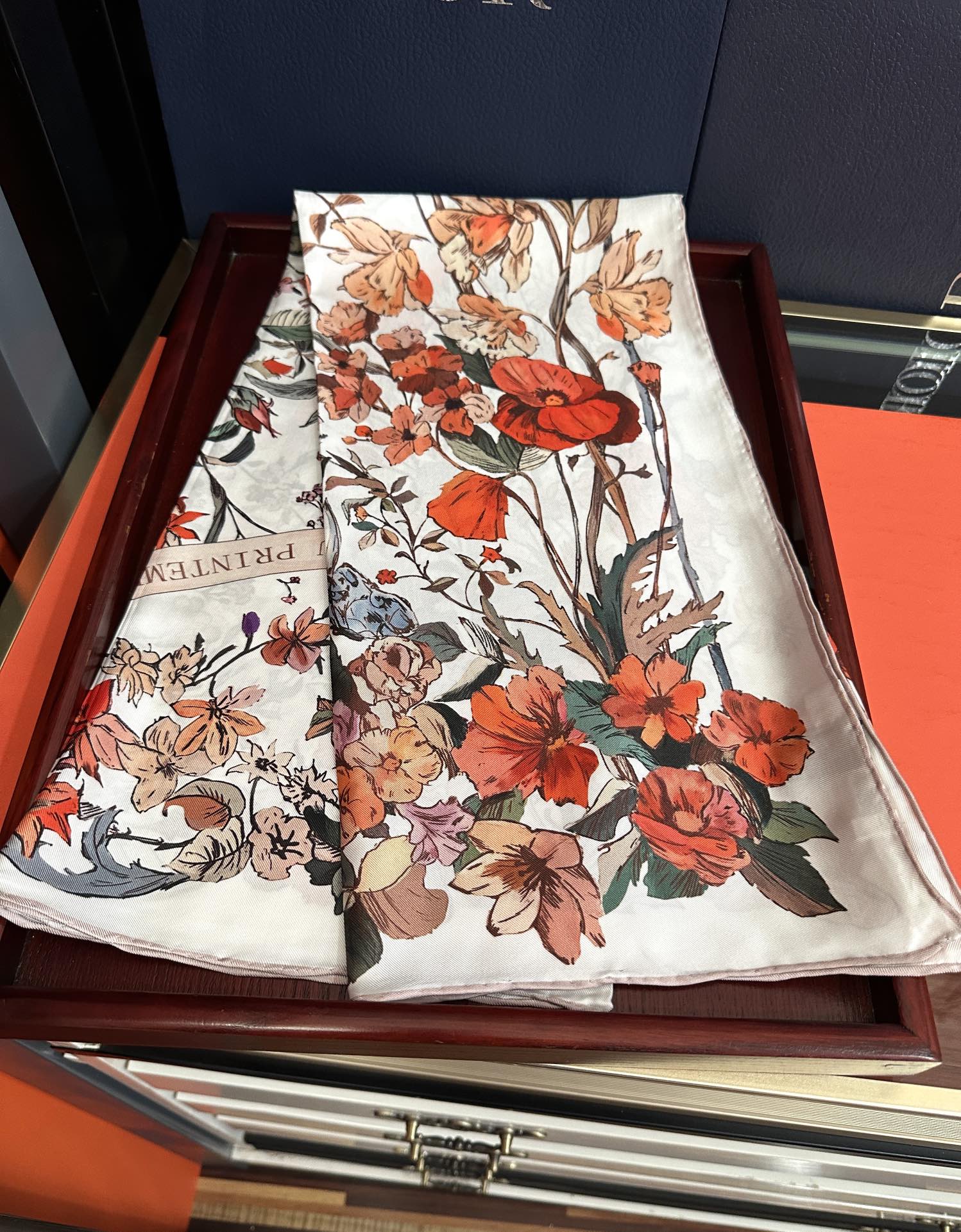 。 迪奥2025春夏季新款，【太阳花神系列】太美了玫瑰买到都说好👍下手一定要快高端 大爱❤️女人尤物 货