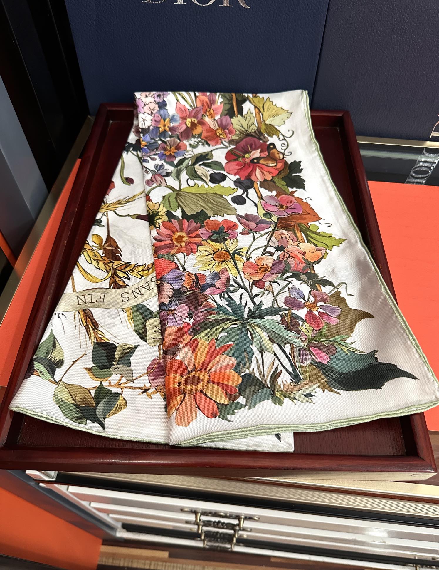 。 迪奥2025春夏季新款，【太阳花神系列】太美了玫瑰买到都说好👍下手一定要快高端 大爱❤️女人尤物 货