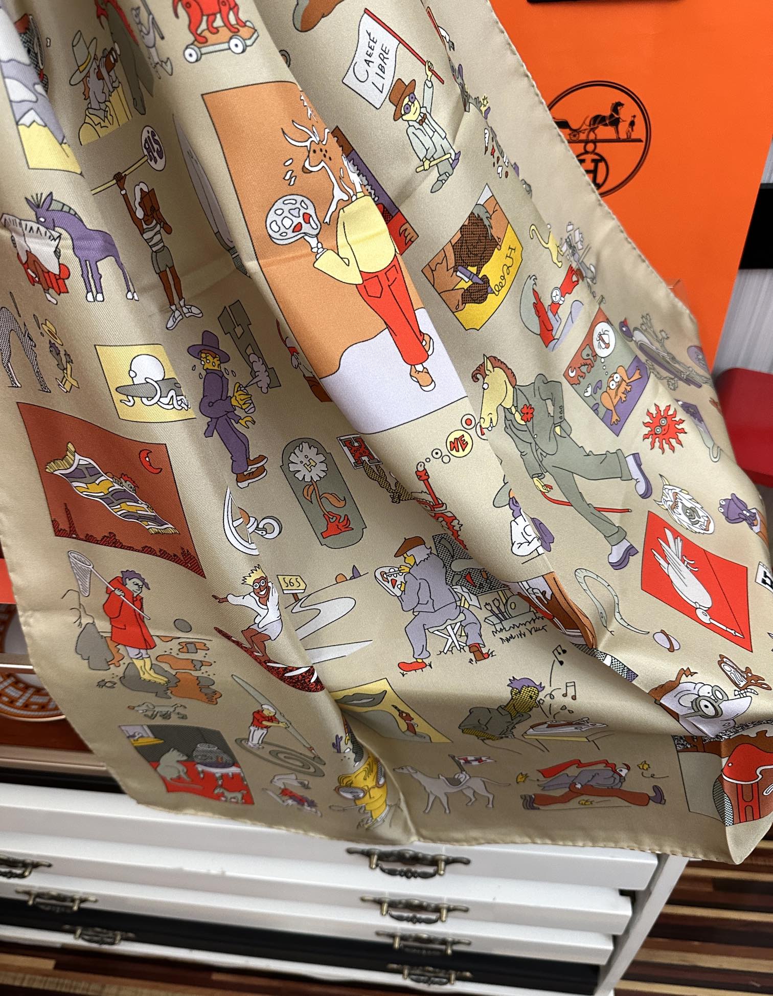 。高版本 爱马仕 官网同步 2025新款，精致手工卷边，买到都说好👍下手一定要快高端 大爱❤️女人尤物 