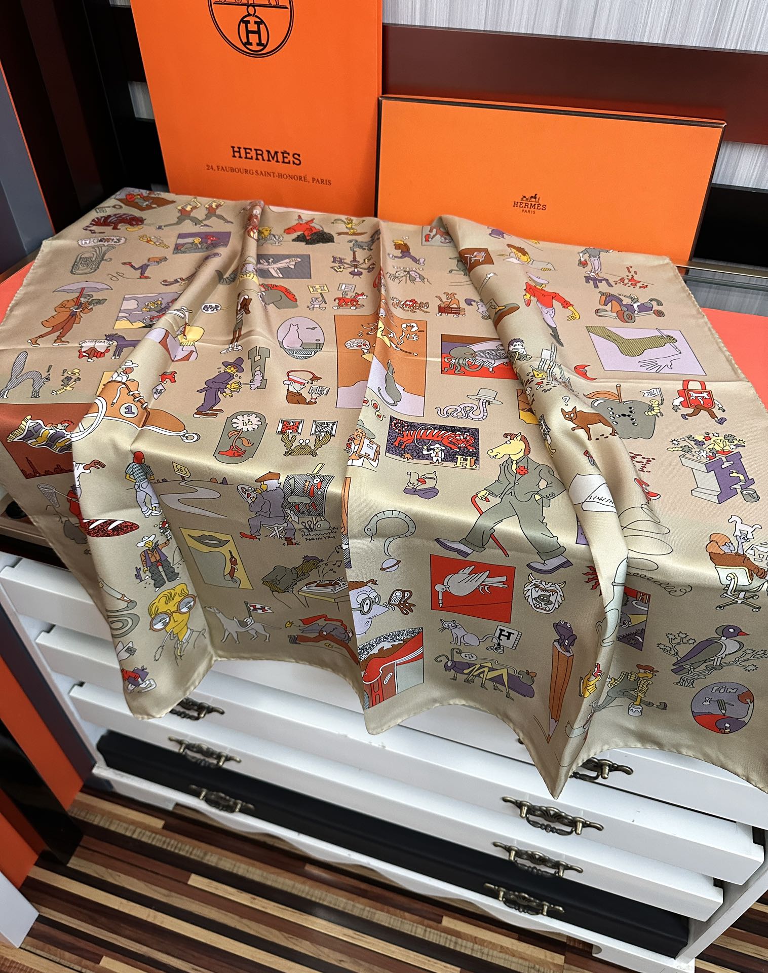 。高版本 爱马仕 官网同步 2025新款，精致手工卷边，买到都说好👍下手一定要快高端 大爱❤️女人尤物 