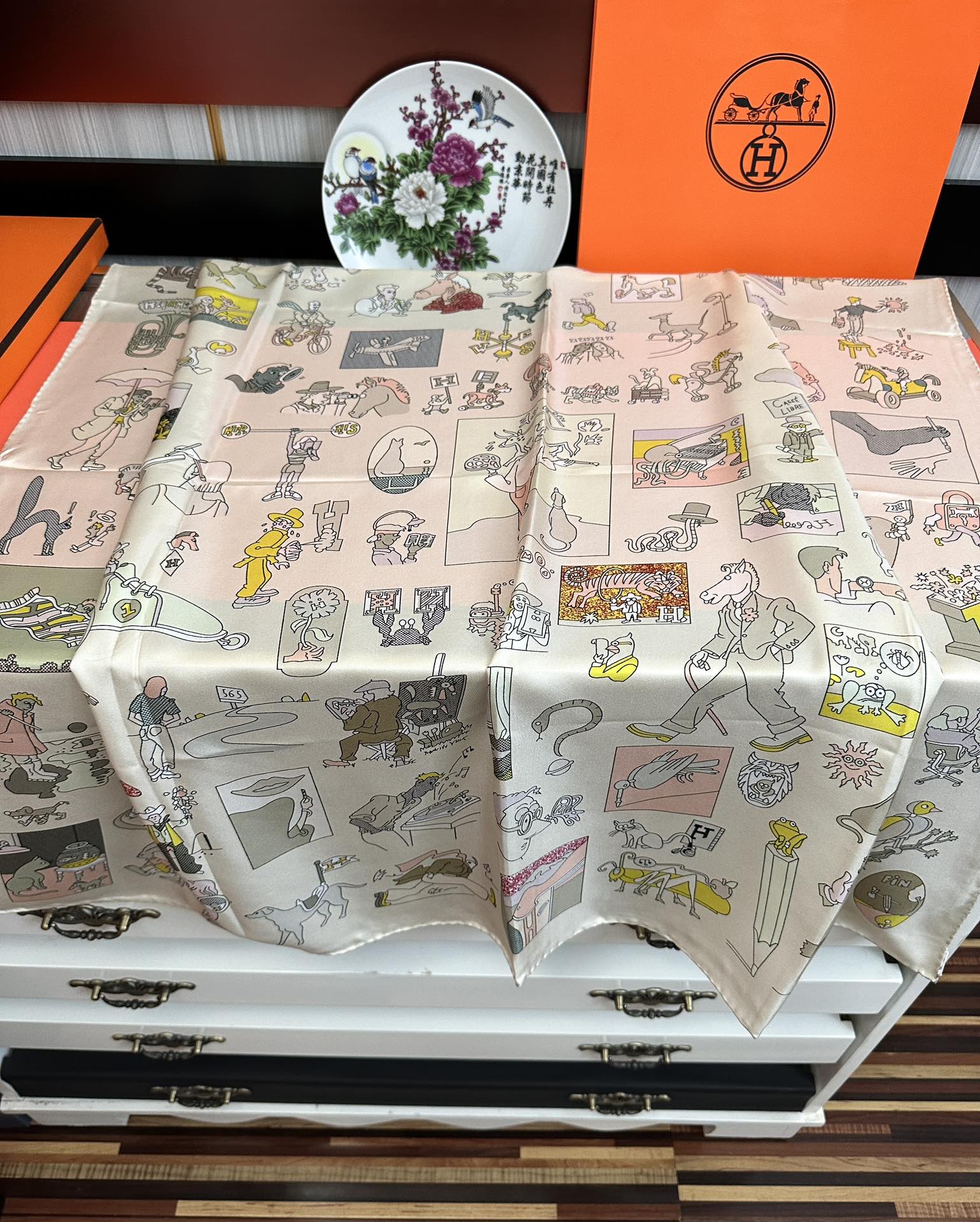 。高版本 爱马仕 官网同步 2025新款，精致手工卷边，买到都说好👍下手一定要快高端 大爱❤️女人尤物 