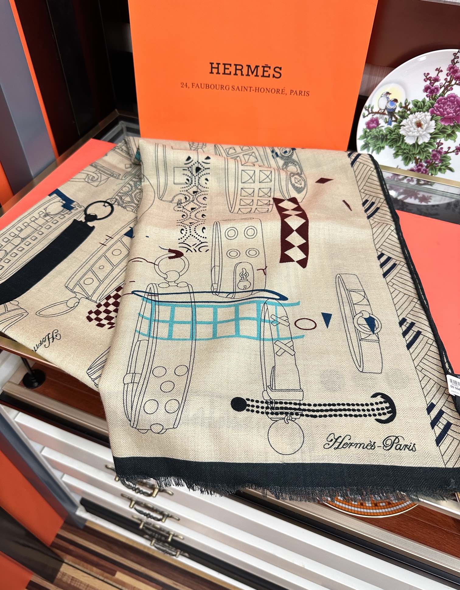 新款爱马士。2010双面同色印花吃瓜四季都可以用真心美的让人非常非上身效果简直美翻了 品质非常完美👍整个