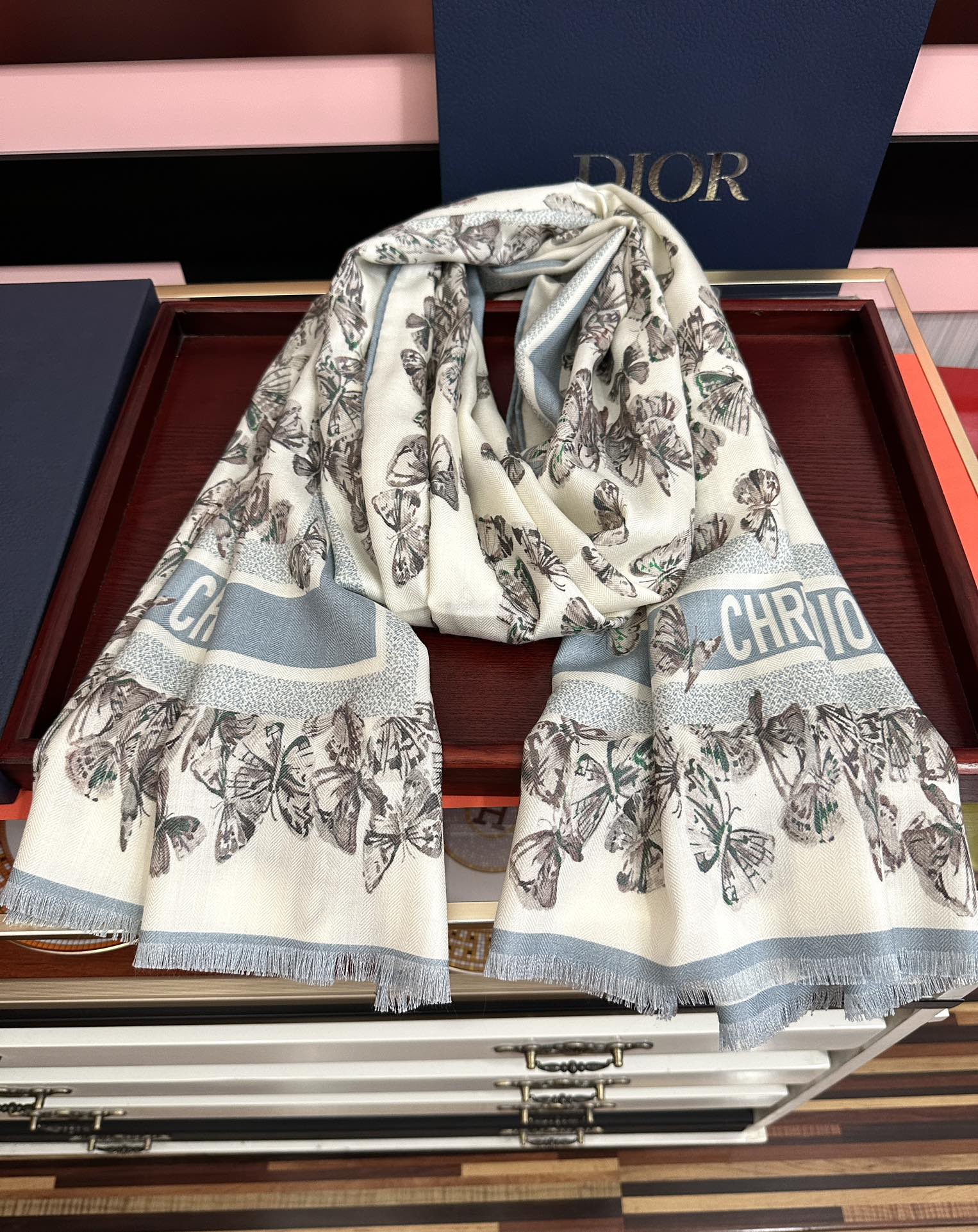 上新 迪奥。2010双面同色【蝴蝶🦋花朵系列】太美了吃瓜下手一定要快嘴唇四季都可以用勾引真心美的让人非常