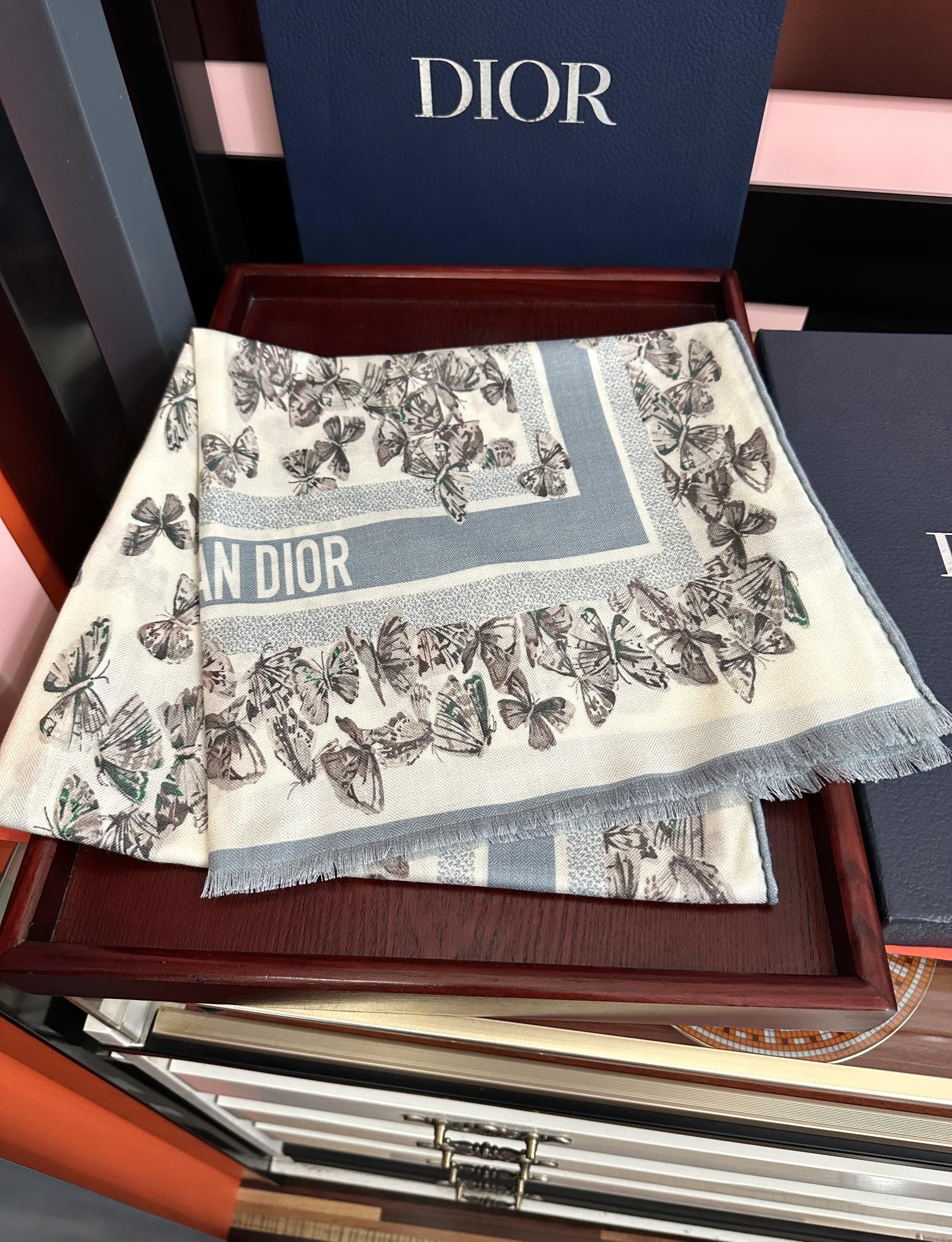 上新 迪奥。2010双面同色【蝴蝶🦋花朵系列】太美了吃瓜下手一定要快嘴唇四季都可以用勾引真心美的让人非常