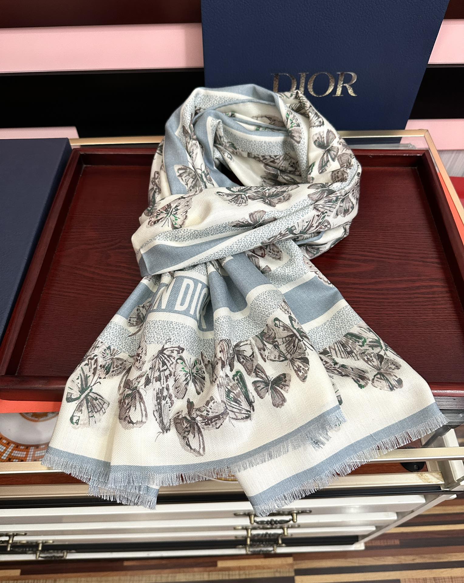 上新 迪奥。2010双面同色【蝴蝶🦋花朵系列】太美了吃瓜下手一定要快嘴唇四季都可以用勾引真心美的让人非常