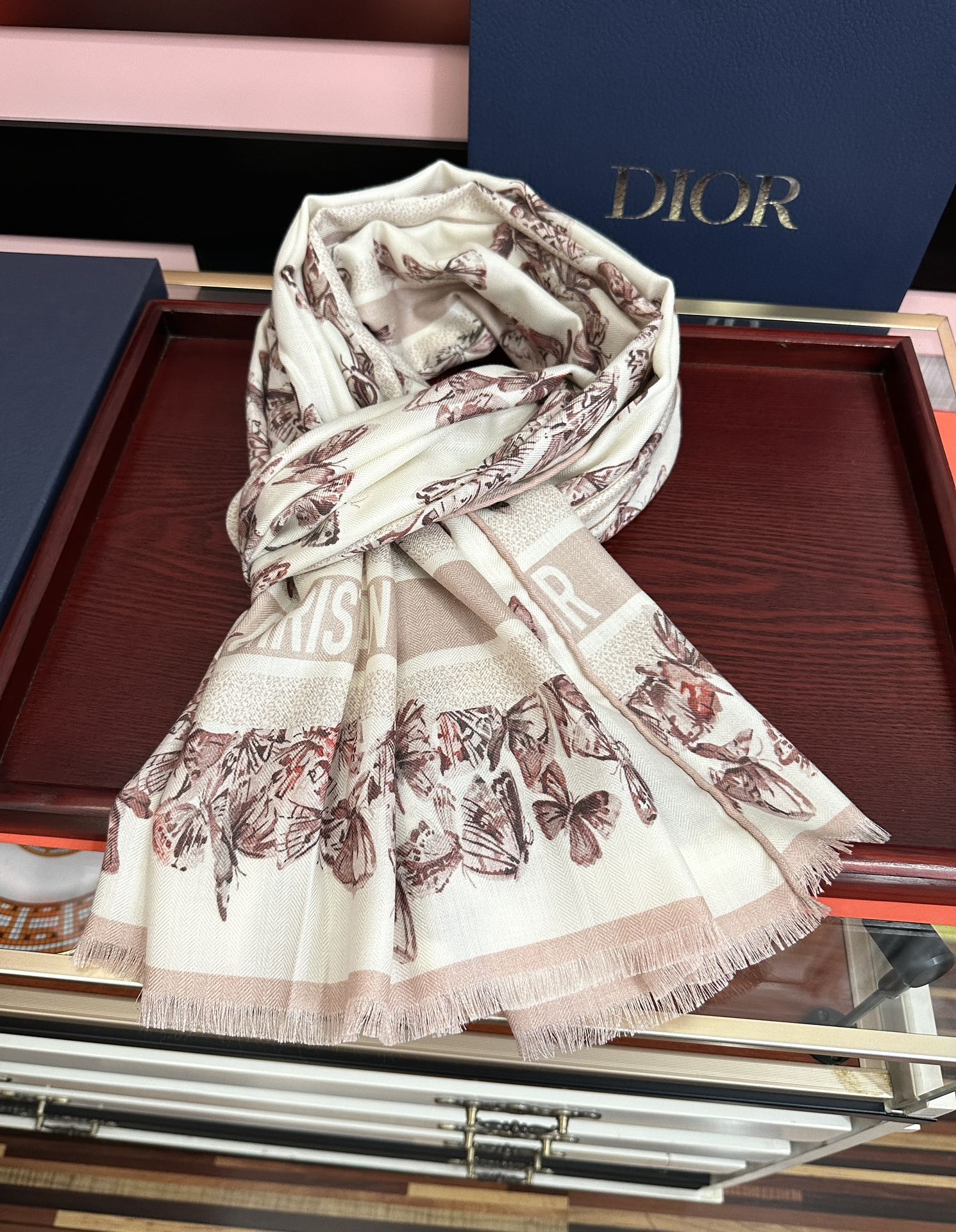 上新 迪奥。2010双面同色【蝴蝶🦋花朵系列】太美了吃瓜下手一定要快嘴唇四季都可以用勾引真心美的让人非常