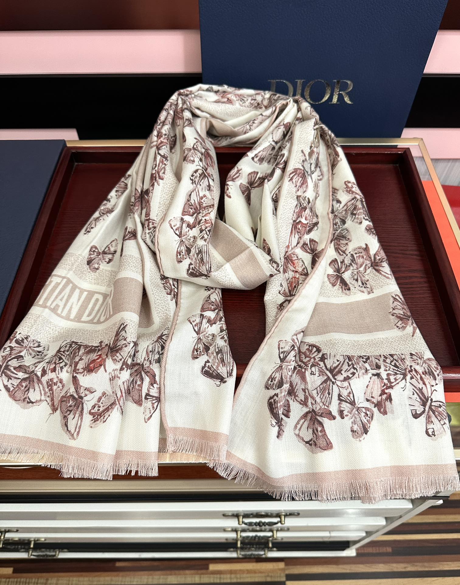 上新 迪奥。2010双面同色【蝴蝶🦋花朵系列】太美了吃瓜下手一定要快嘴唇四季都可以用勾引真心美的让人非常