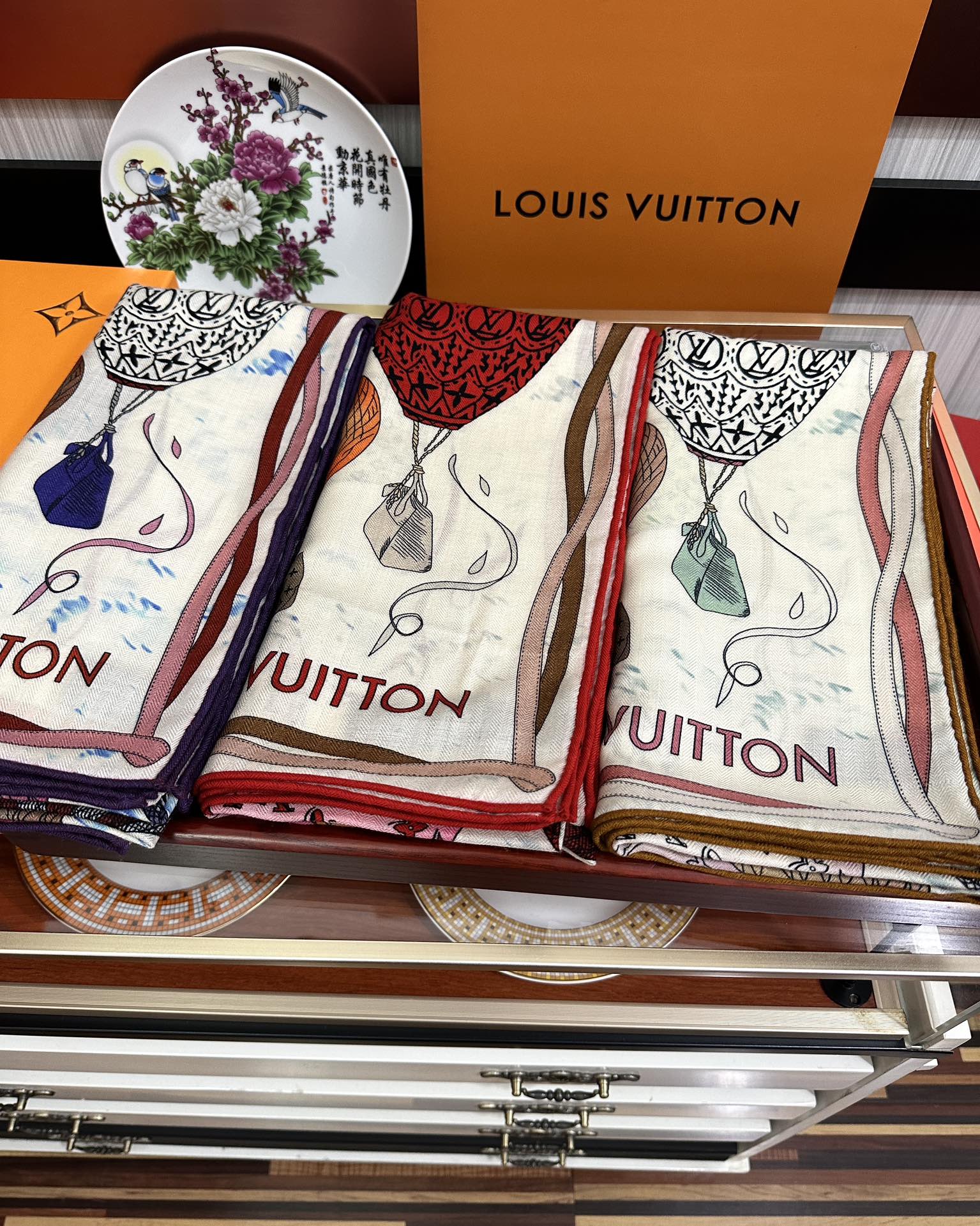 上新❤️LV  2025【双面同色热气球🎈】经典优雅礼物~气质到骨子里色新一季的面料超高级，真心超级柔软