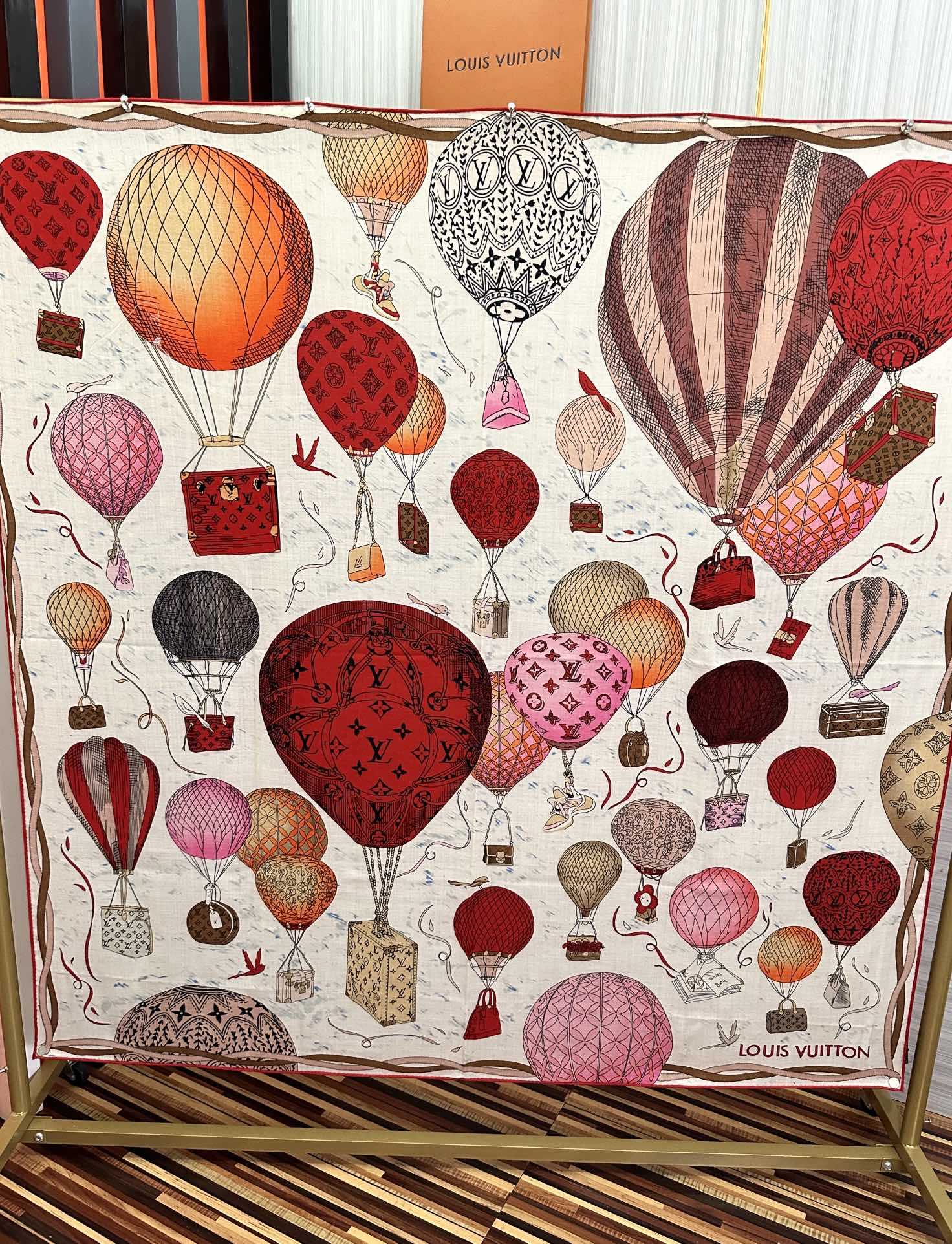 上新❤️LV  2025【双面同色热气球🎈】经典优雅礼物~气质到骨子里色新一季的面料超高级，真心超级柔软